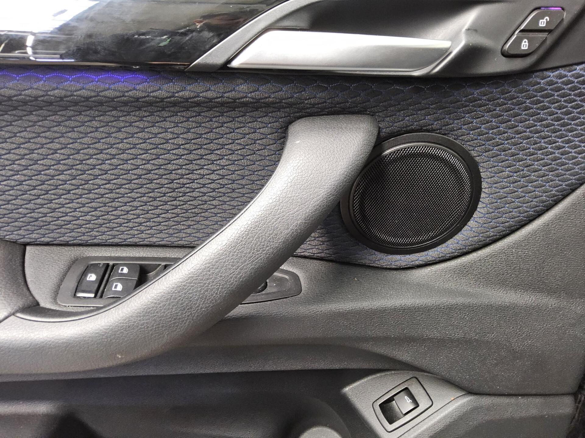 BMW X1 sDrive18d M-Sport AHK Navi LED ACC DAB 9