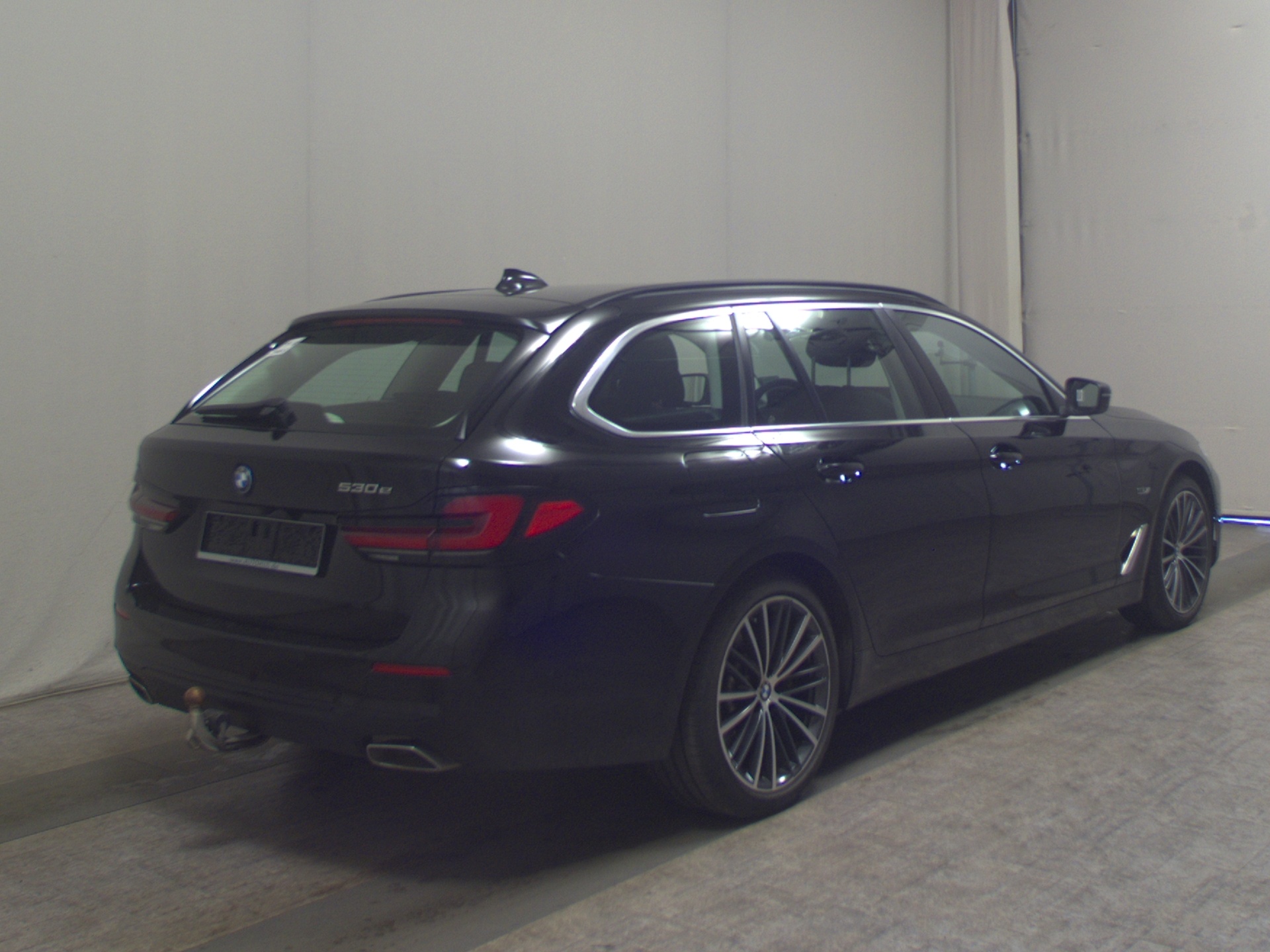 BMW 530e Touring Leder LC-Pro Navi AHK RfK ACC 4