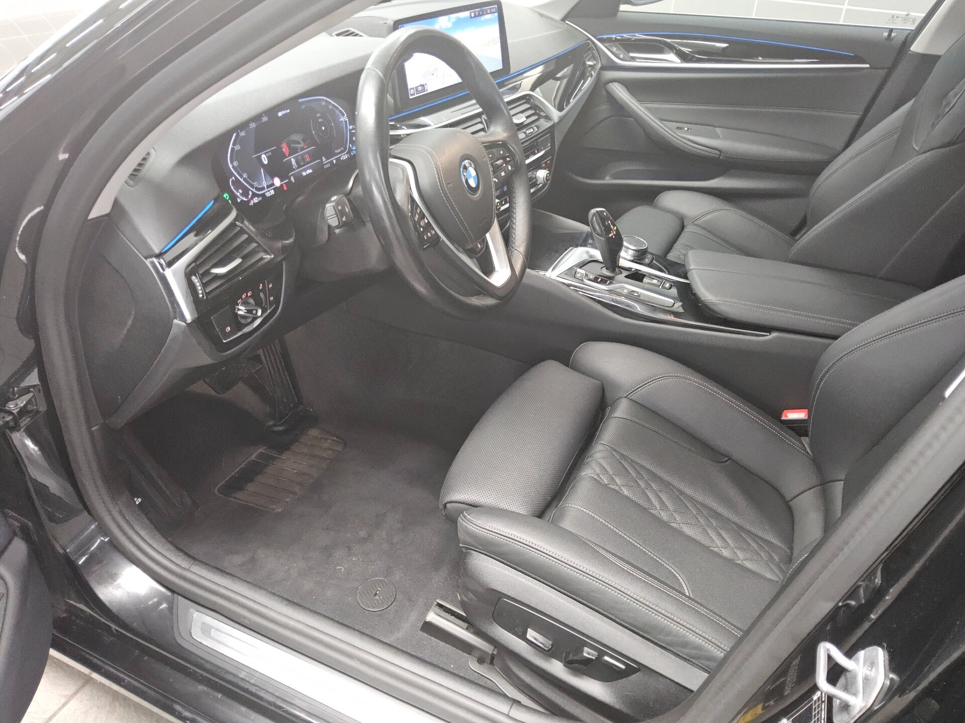 BMW 530e Touring Leder LC-Pro Navi AHK RfK ACC 8