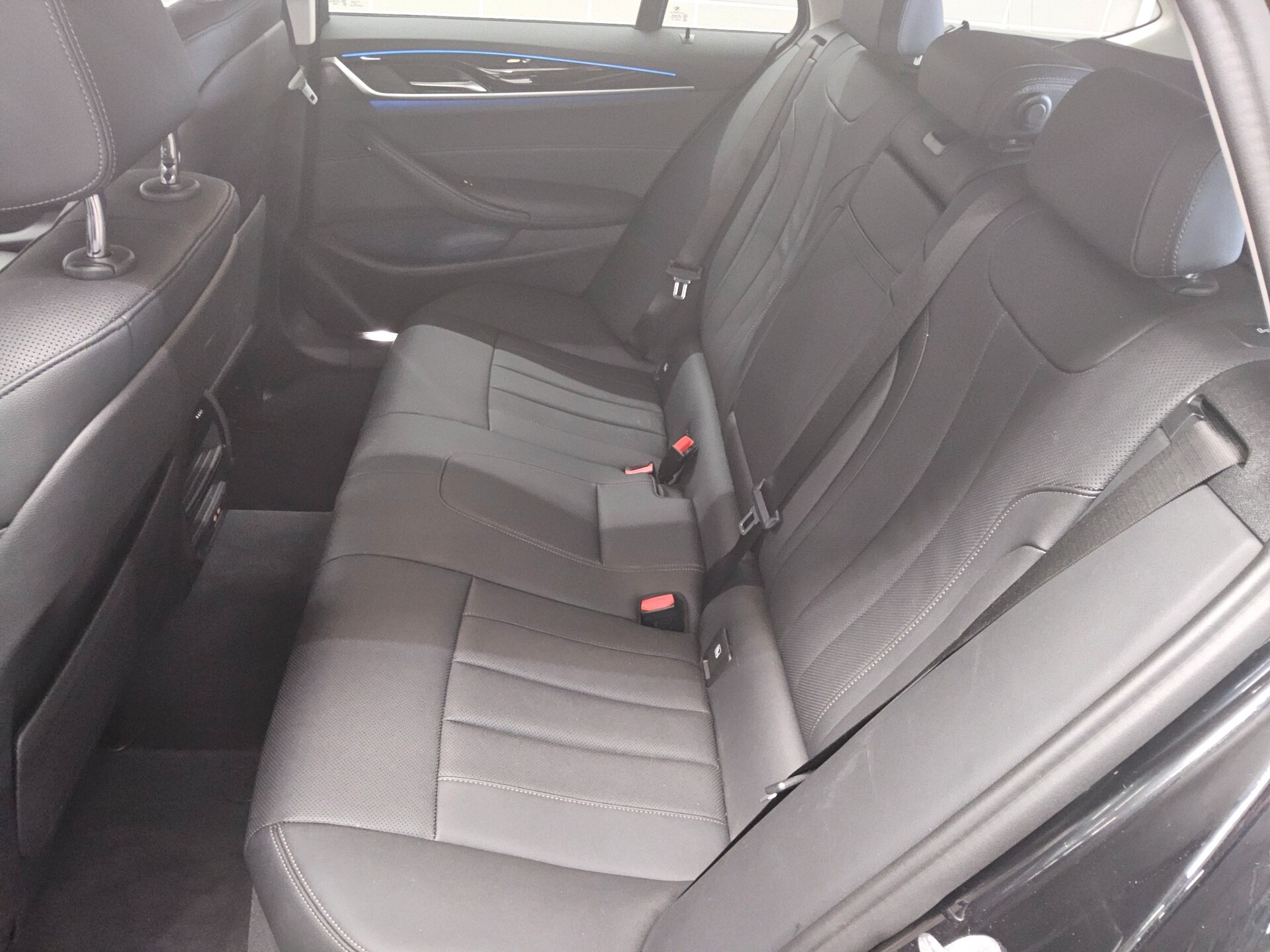 BMW 530e Touring Leder LC-Pro Navi AHK RfK ACC 13