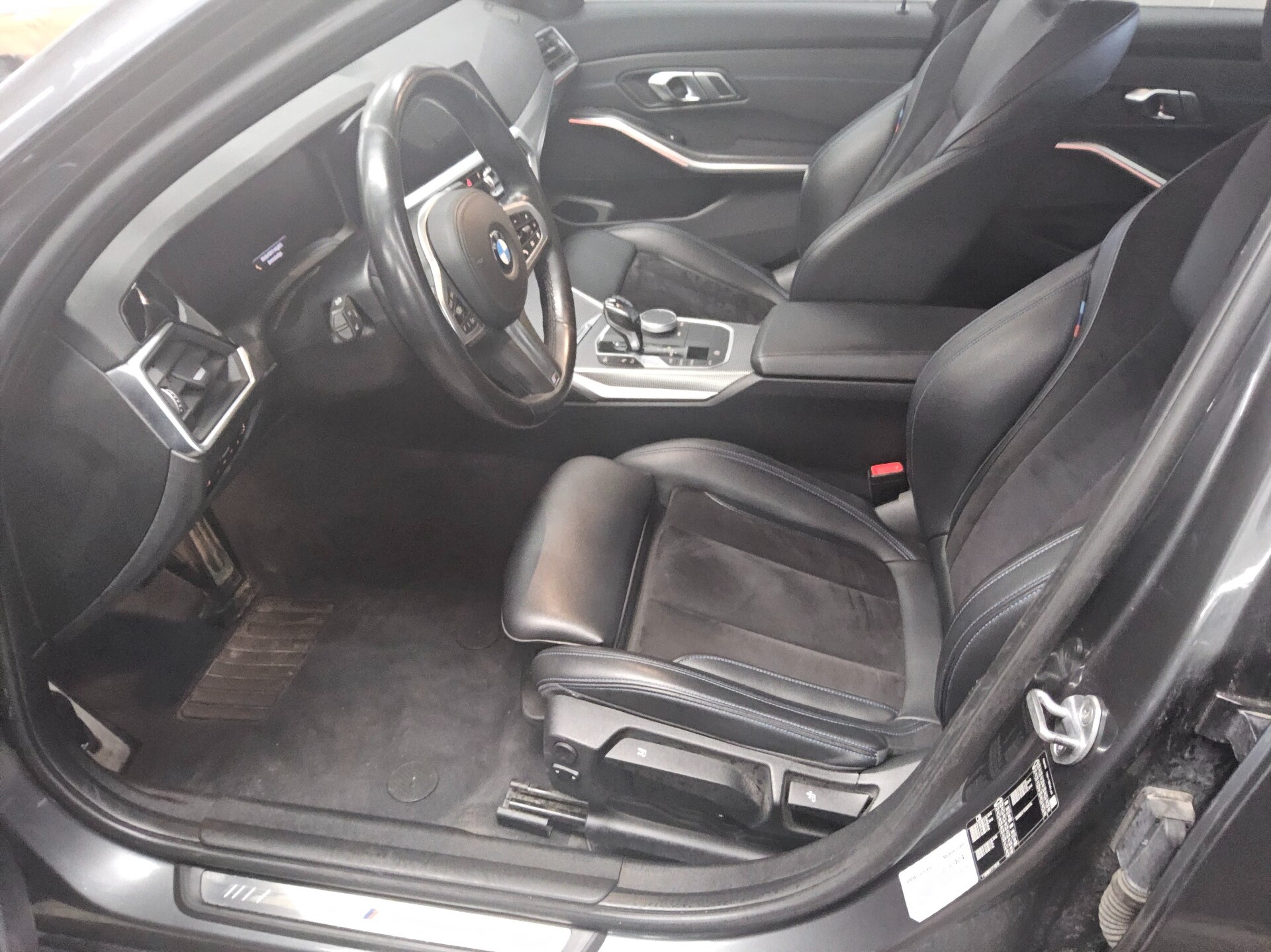 BMW 320dA M-Sport Navi LC Pro LED PDC HiFi Shz 9