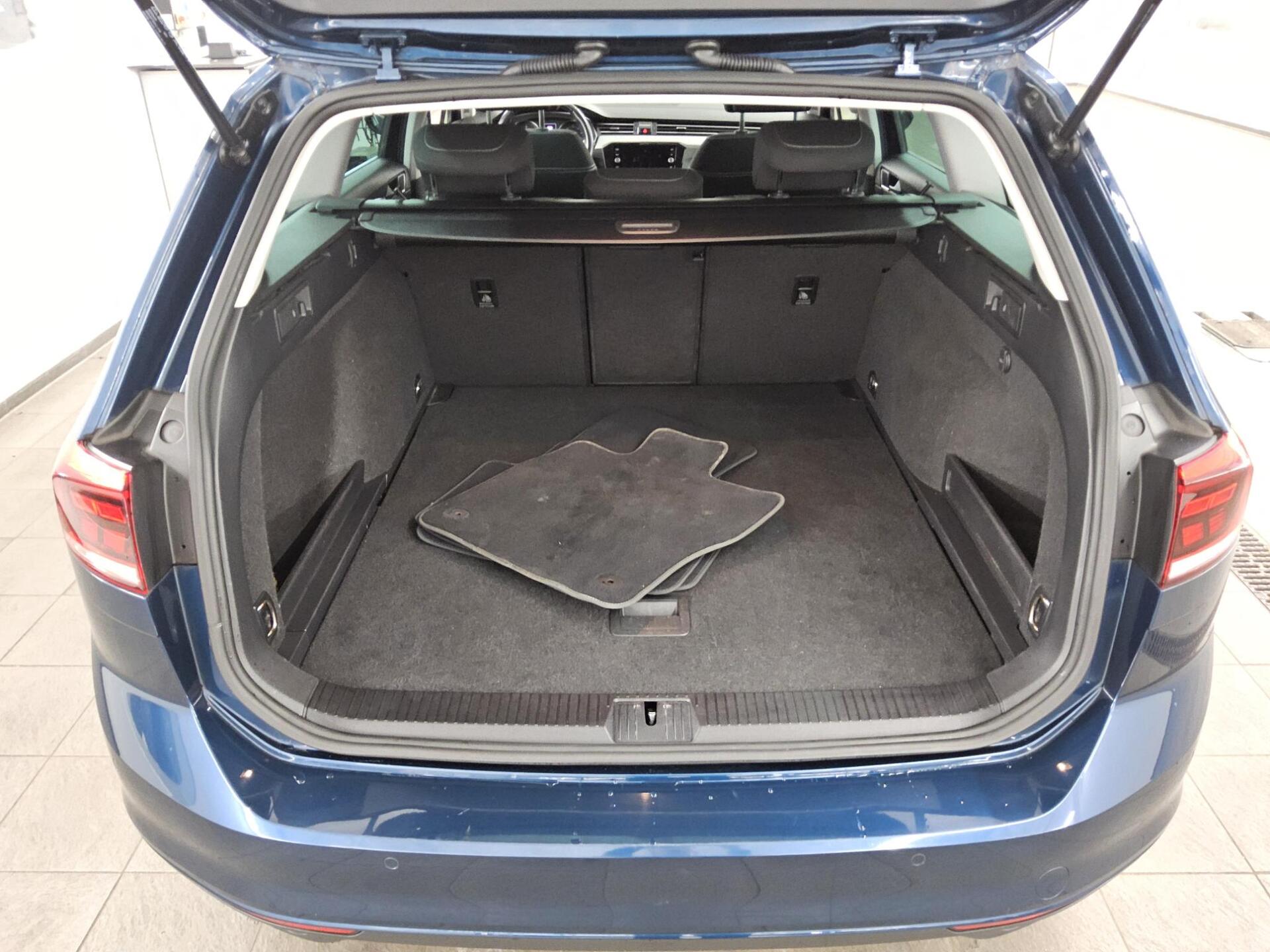 Volkswagen Passat Var. 2.0 TDI Business Navi LED ACC RFK 11