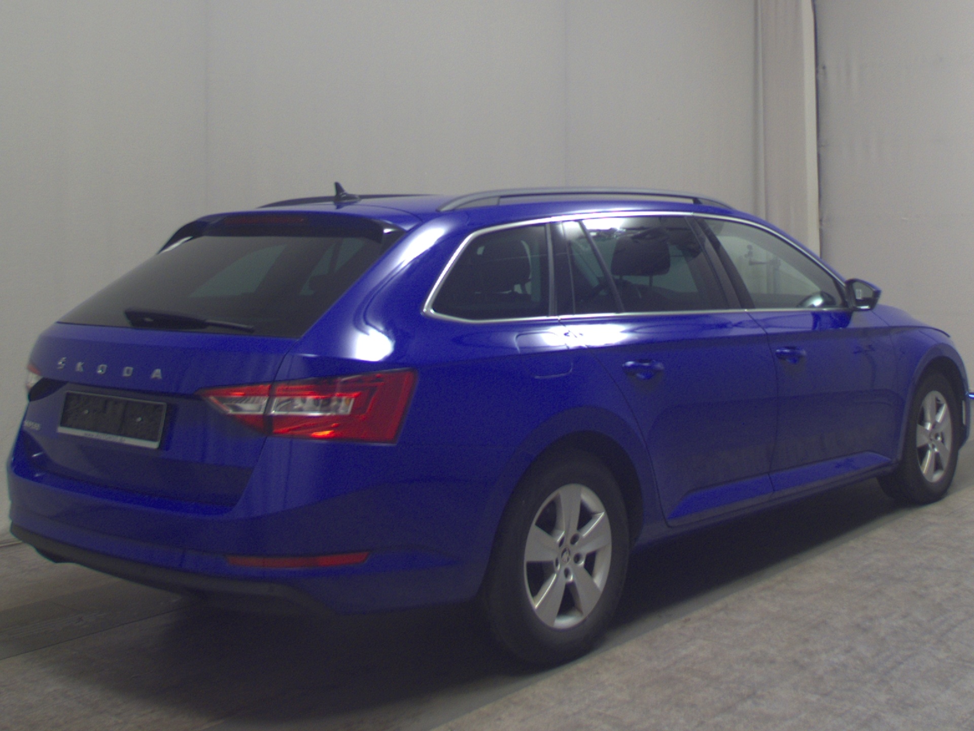 Skoda Superb Kombi 2.0 TDI Ambition Navi LED DAB PDC 4