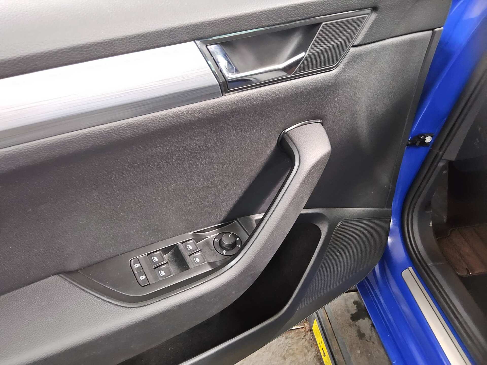 Skoda Superb Kombi 2.0 TDI Ambition Navi LED DAB PDC 9