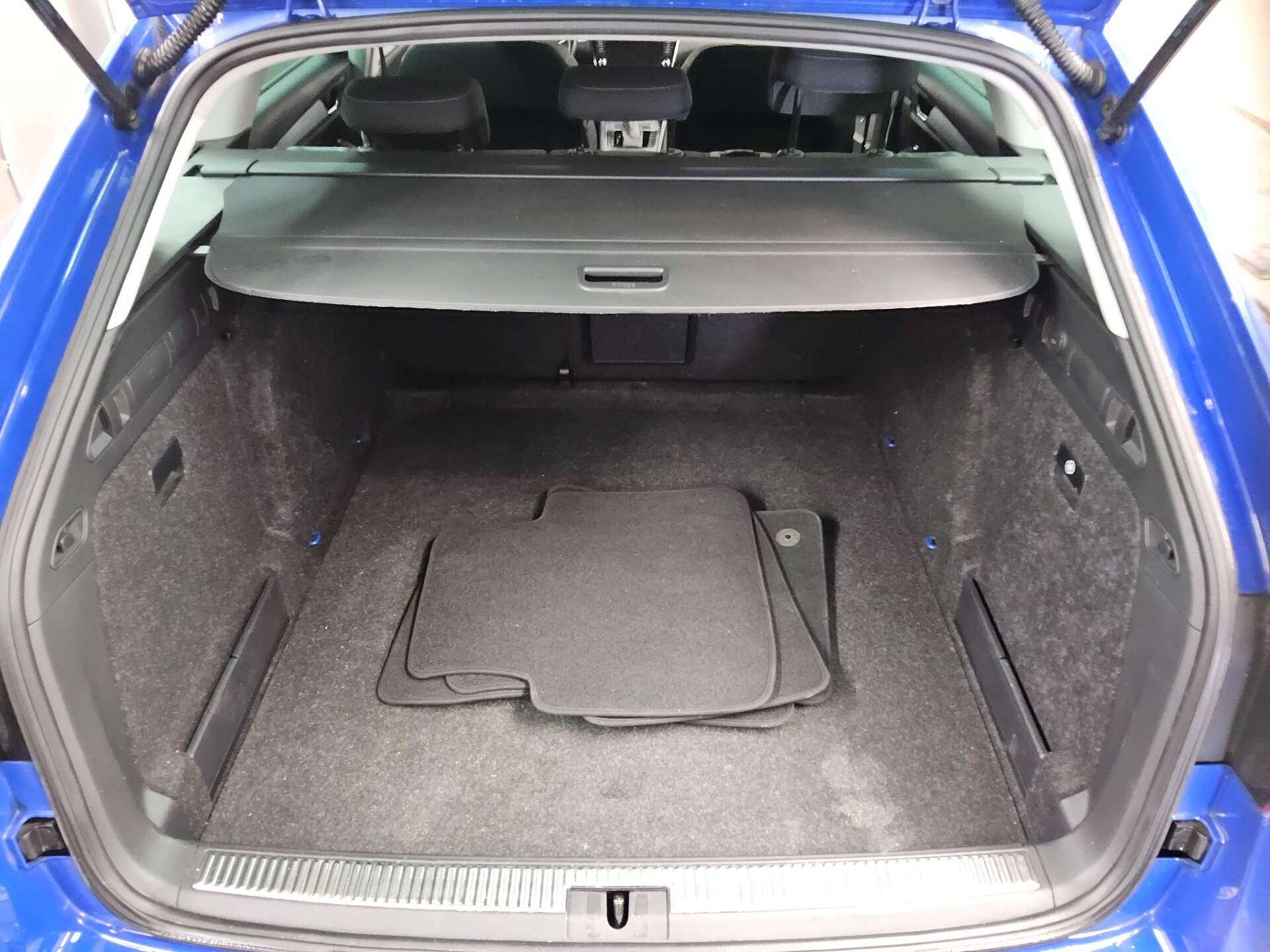 Skoda Superb Kombi 2.0 TDI Ambition Navi LED DAB PDC 11