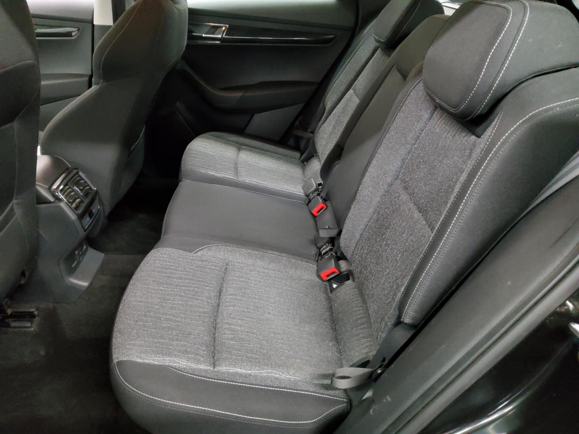 Skoda Karoq 2.0 TDI Style Tempomat PDC DAB 13