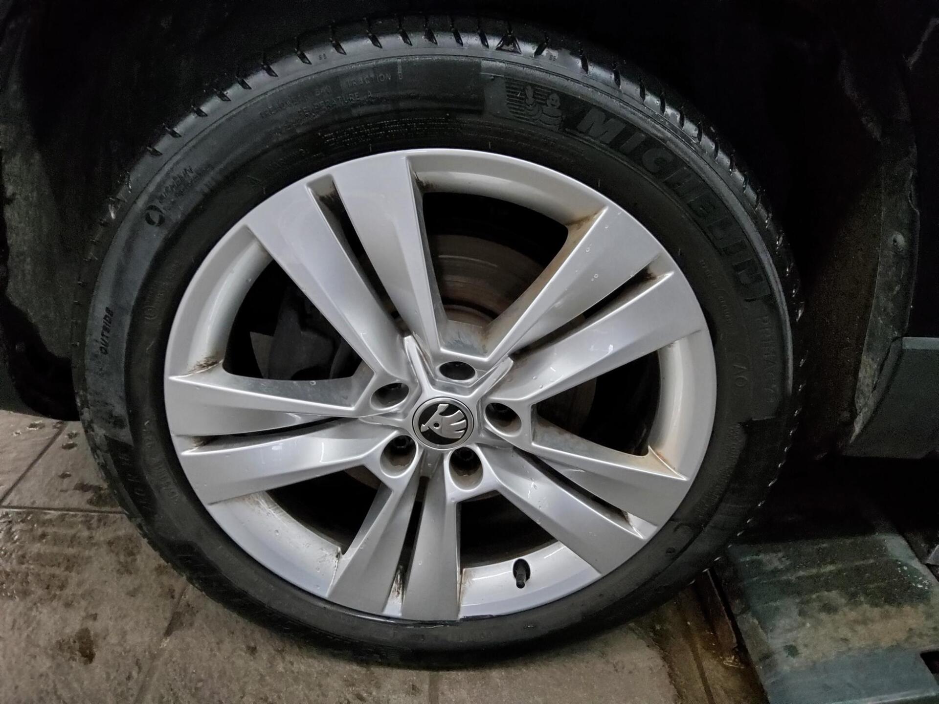 Skoda Karoq 2.0 TDI Style Tempomat PDC DAB 10