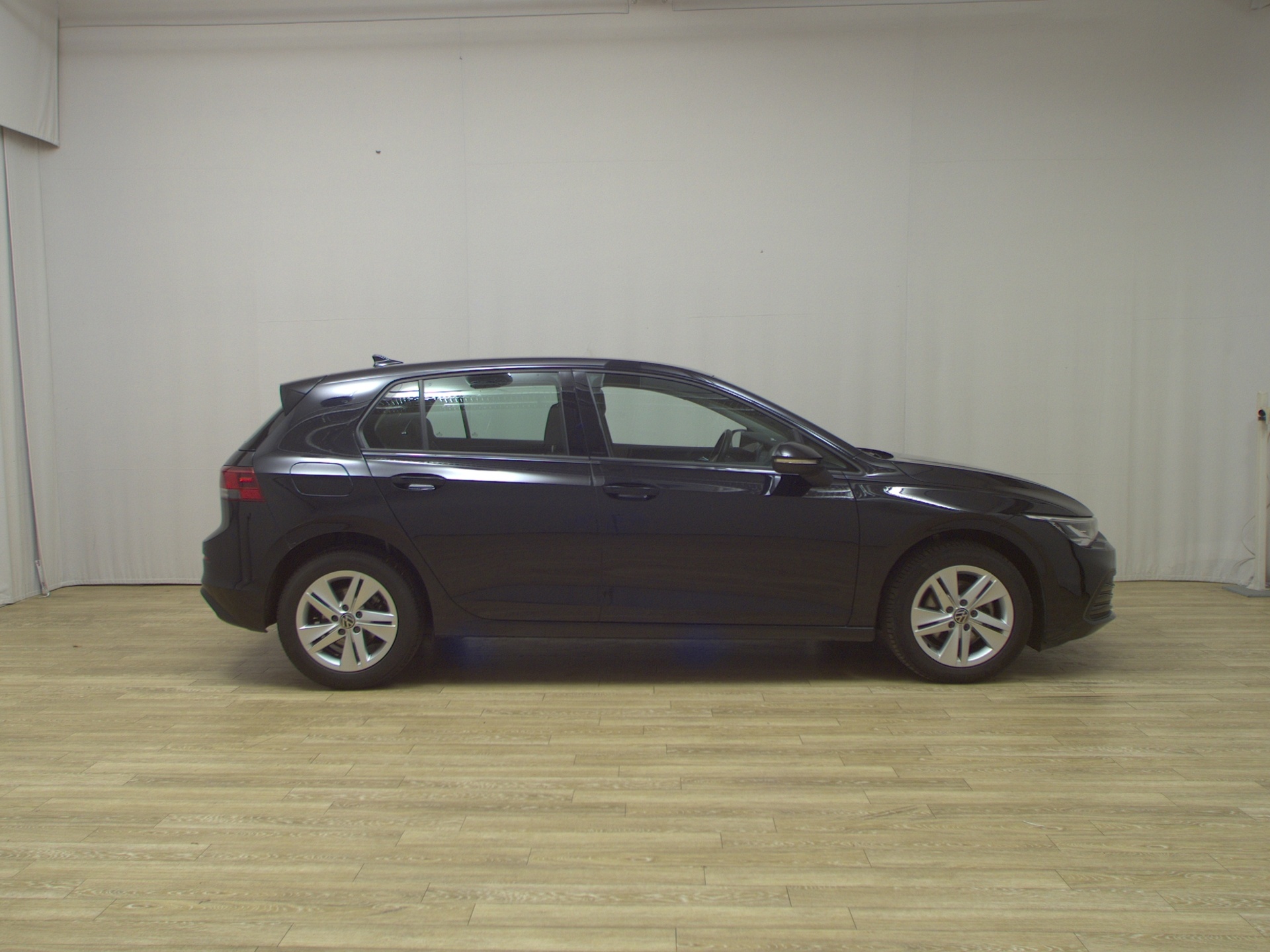 Volkswagen Golf-8 2.0 TDI Life Navi LED DC ACC PDC SHZ