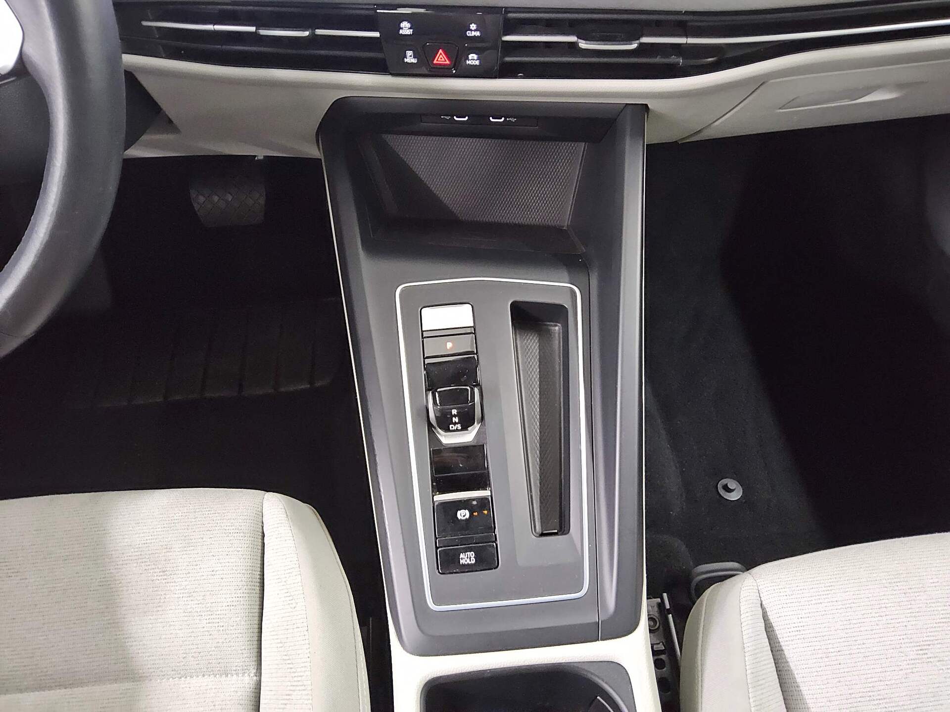 Volkswagen Golf-8 Var. 2.0 TDI Life Navi LED DC-Pro H/K ACC 6