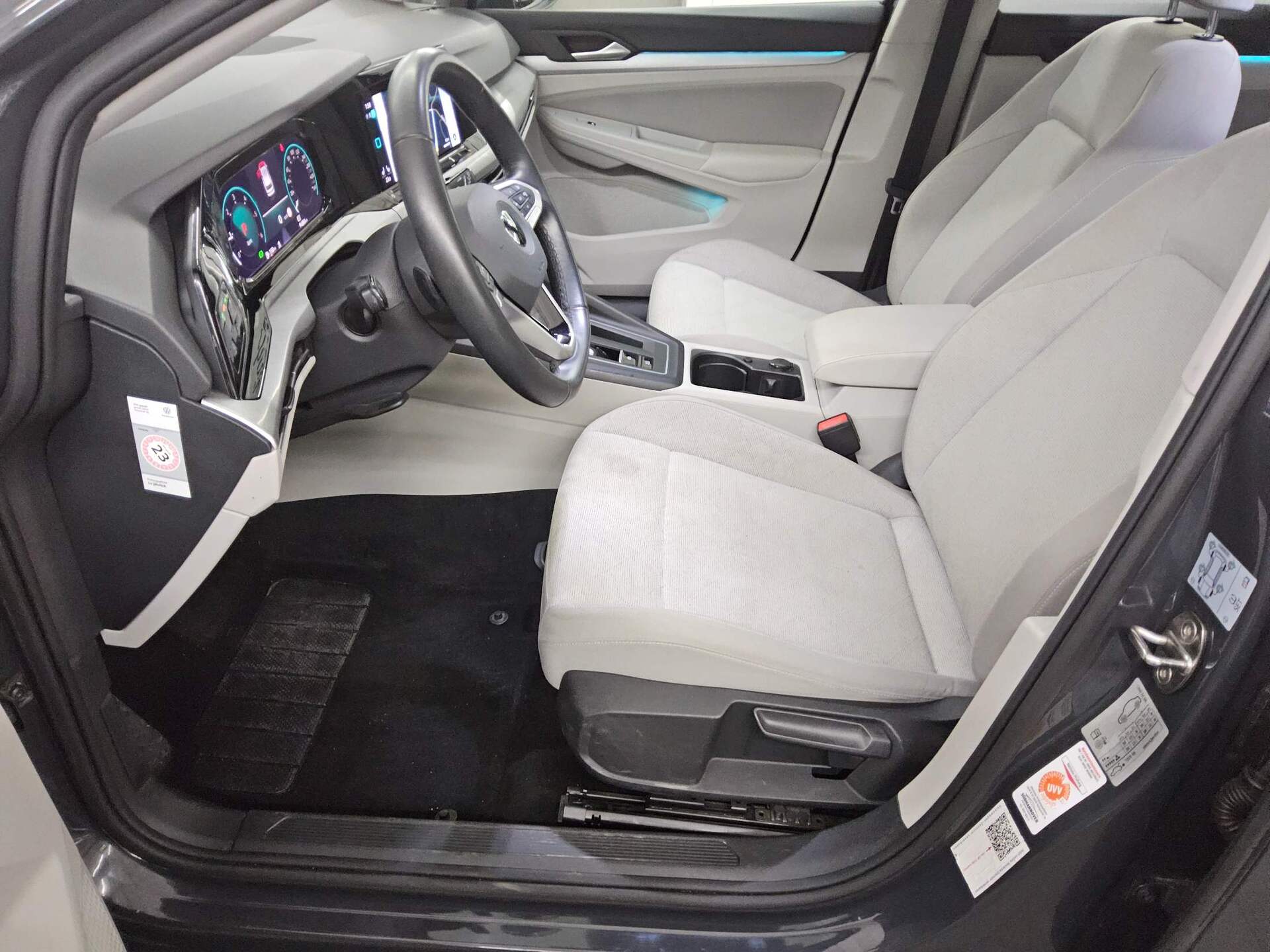 Volkswagen Golf-8 Var. 2.0 TDI Life Navi LED DC-Pro H/K ACC 9