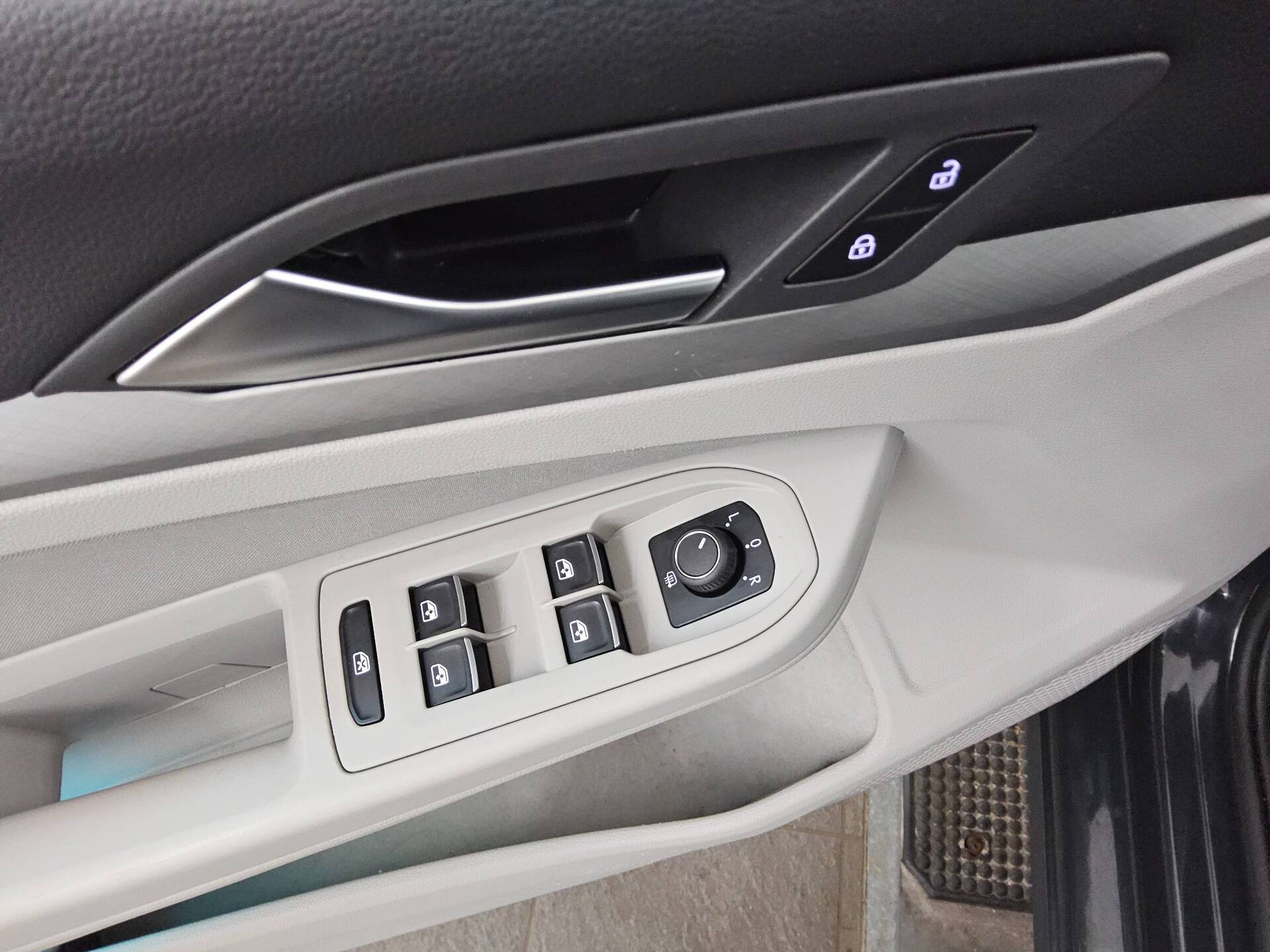 Volkswagen Golf-8 Var. 2.0 TDI Life Navi LED DC-Pro H/K ACC 10