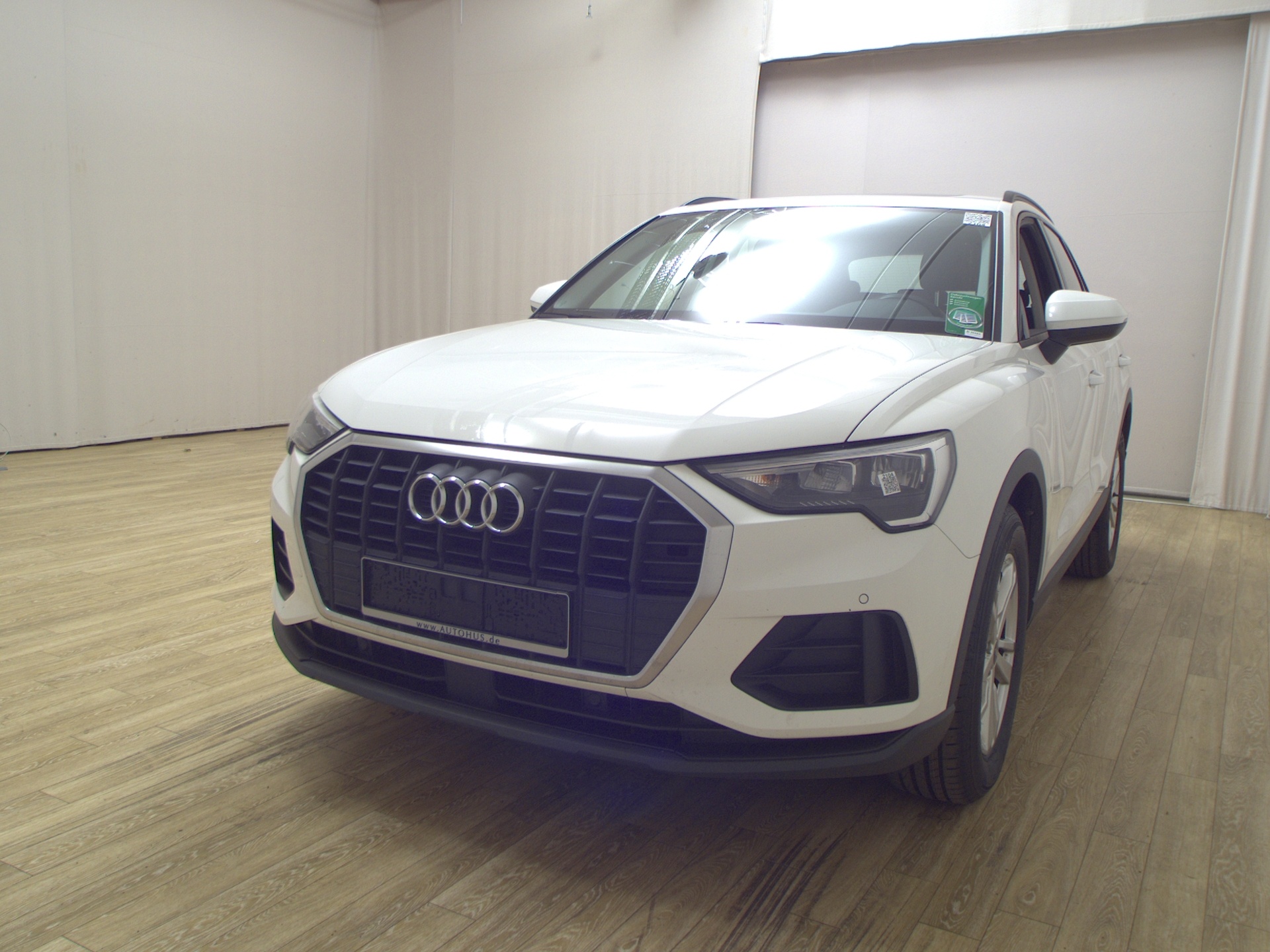 Audi Q3 35 TDI Navi LED Panorama StandHzg AHK PDC SHZ 2