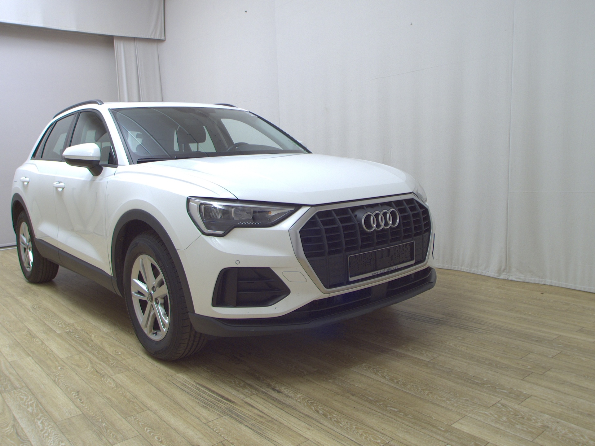 Audi Q3 35 TDI Navi LED Panorama StandHzg AHK PDC SHZ 3