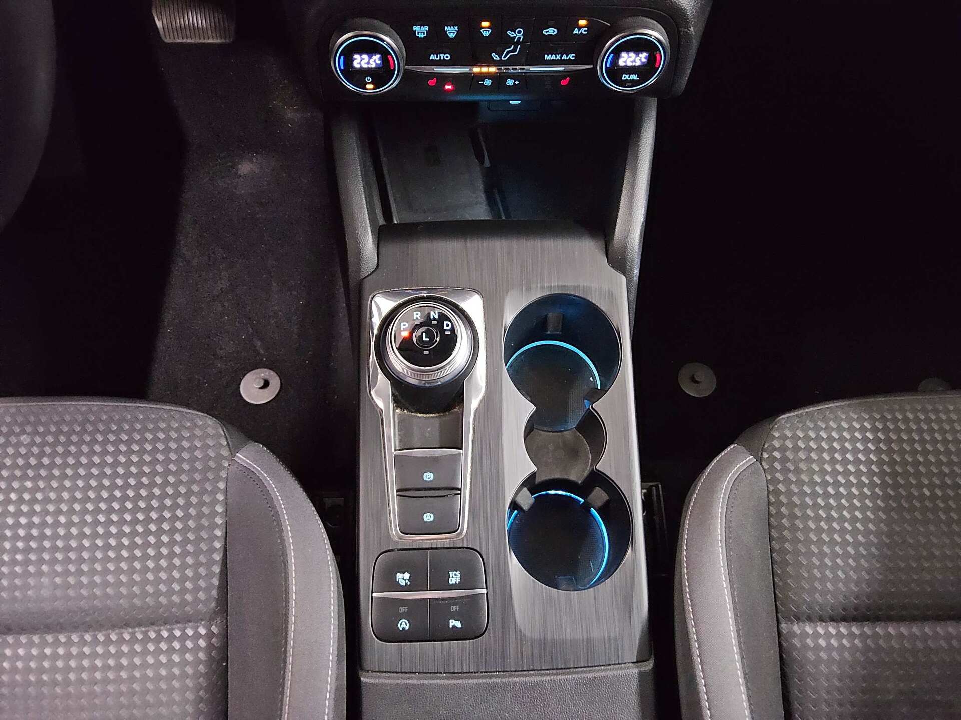 Ford Focus Turnier 2.0 EB Cool&Connect Navi LED AHK 6