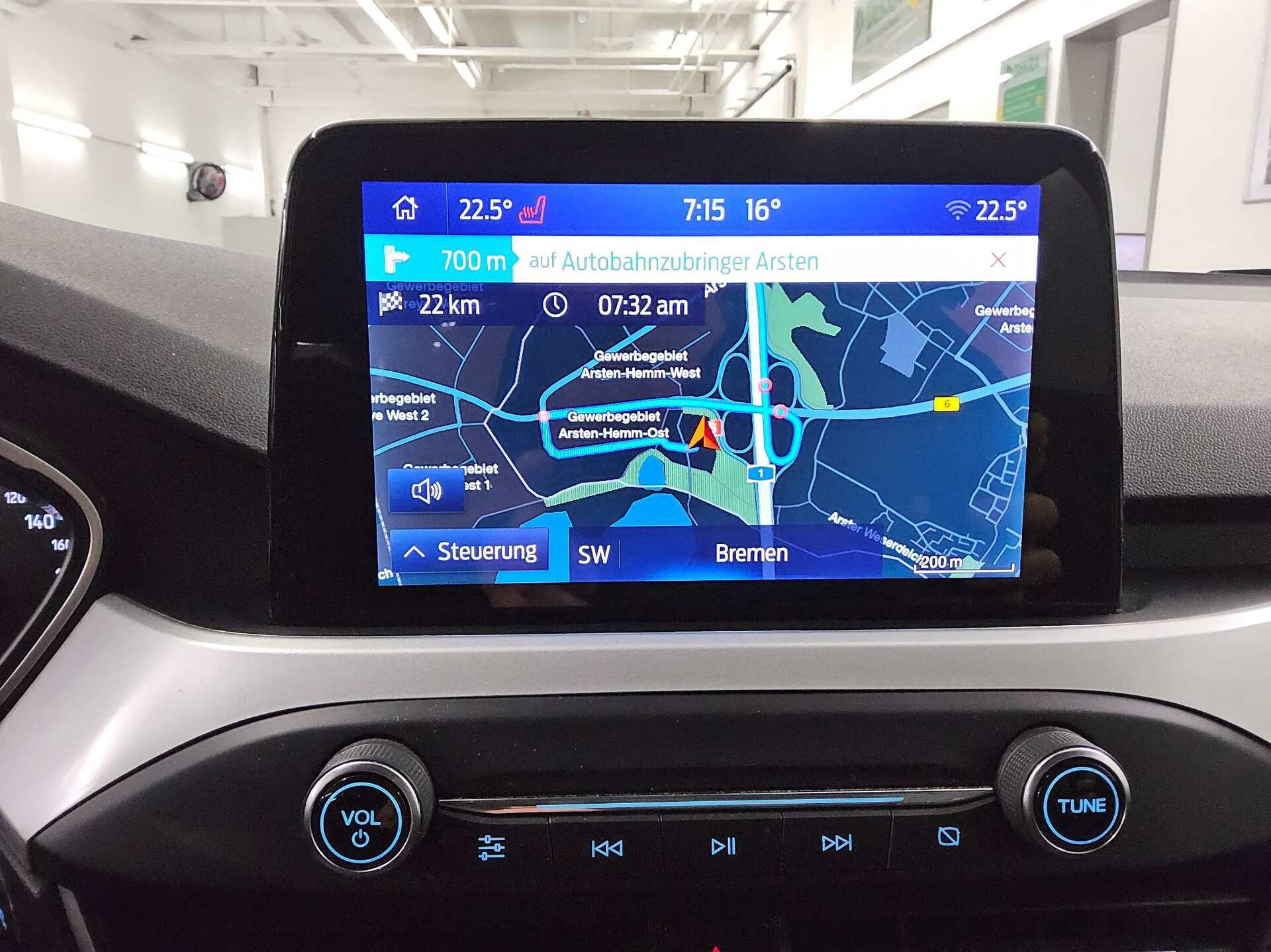 Ford Focus Turnier 2.0 EB Cool&Connect Navi LED AHK 7