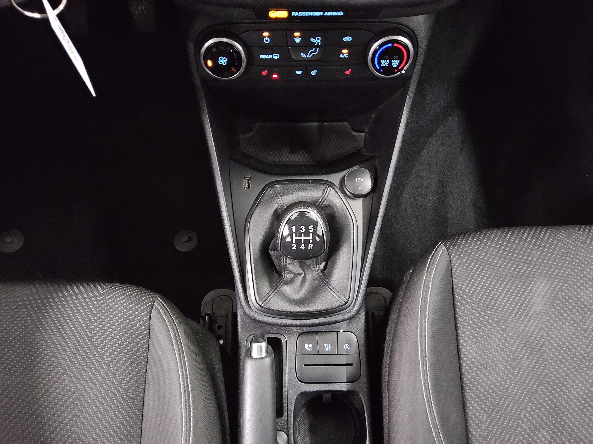 Ford Fiesta 1.1 Cool&Connect LED Shz PDC Winter-Paket 6