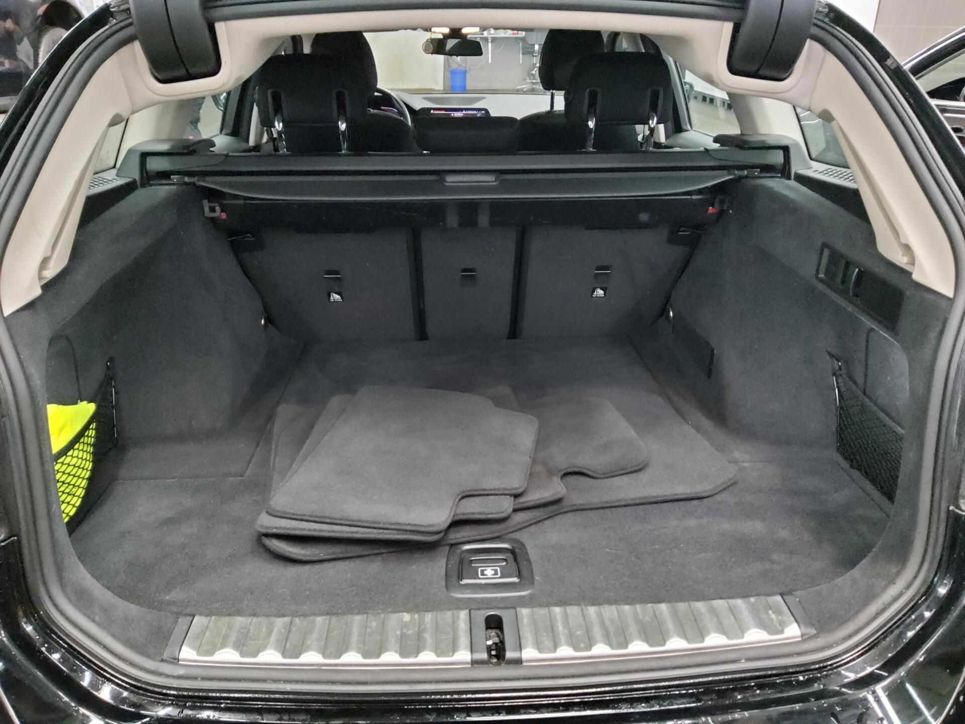 BMW 318d Touring Advantage Navi LED LC Prof. HiFi 12