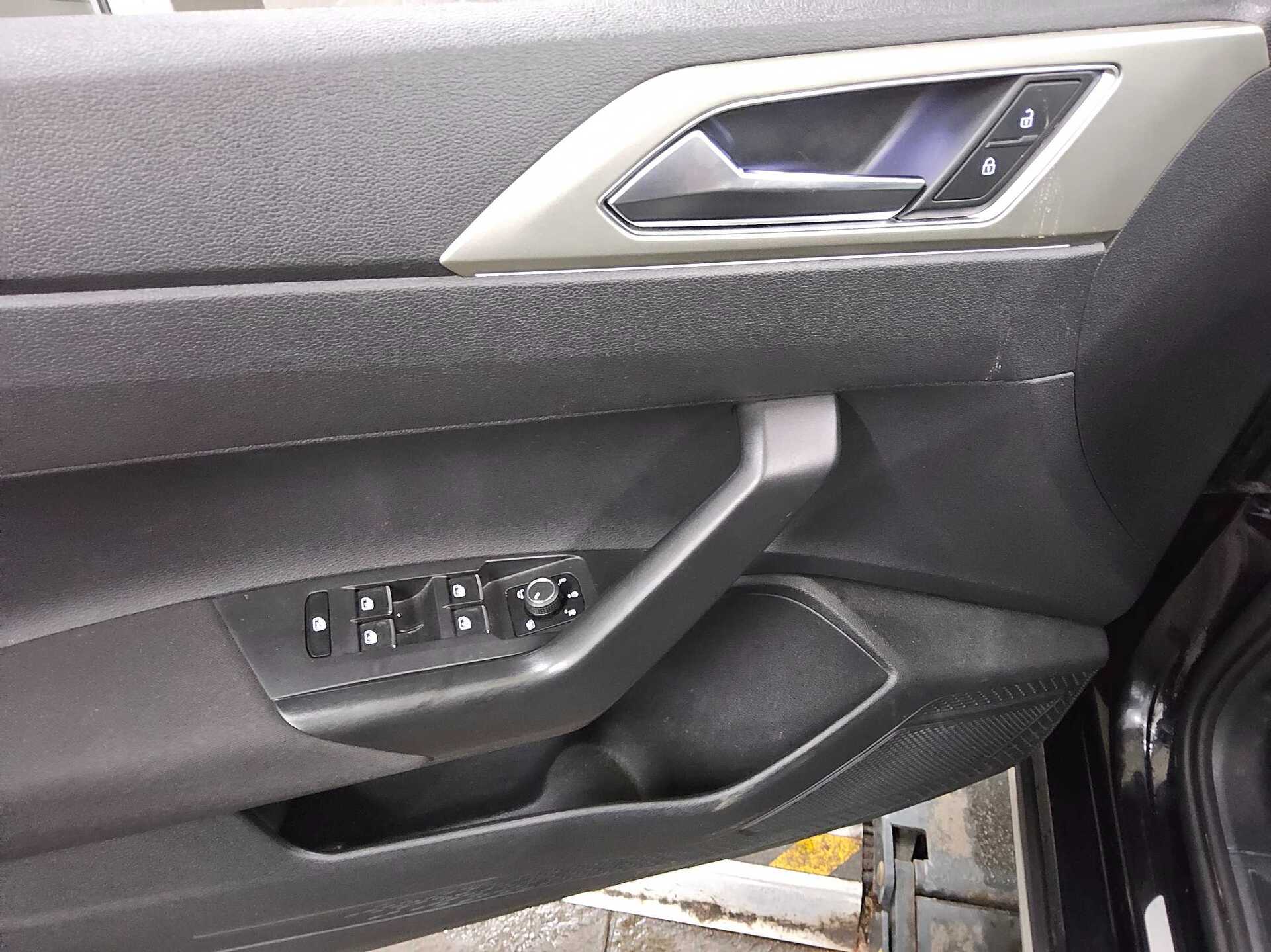 Volkswagen Taigo 1.0 TSI Move Navi LED DC PDC SHZ 10