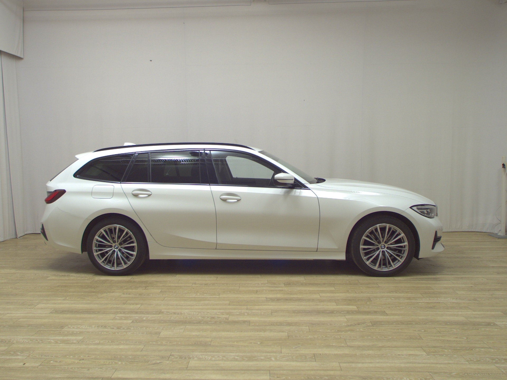 BMW 320dA Touring Sport-Line Navi LED Pano LC-Pro