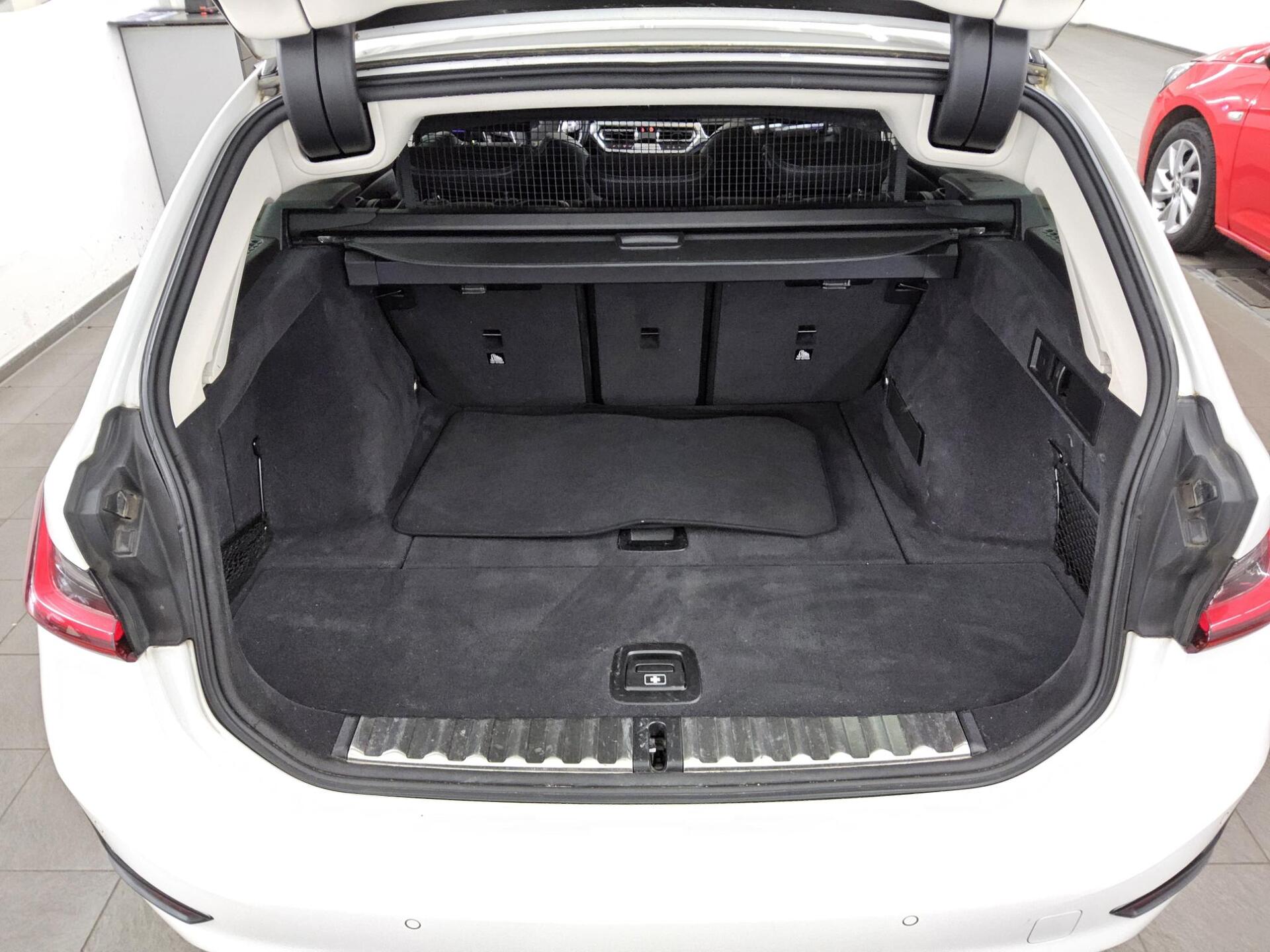 BMW 320dA Touring Sport-Line Navi LED Pano LC-Pro 12