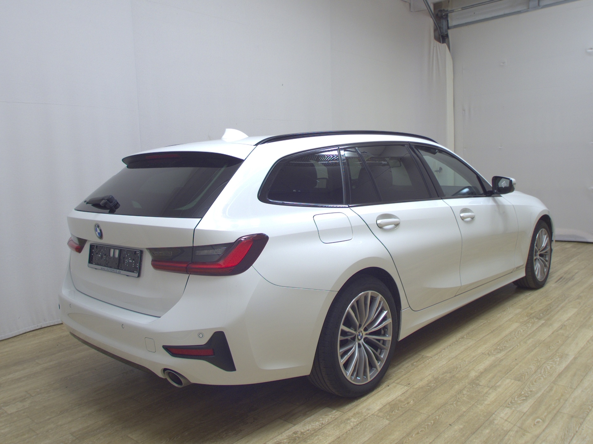 BMW 320dA Touring Sport-Line Navi LED Pano LC-Pro 4