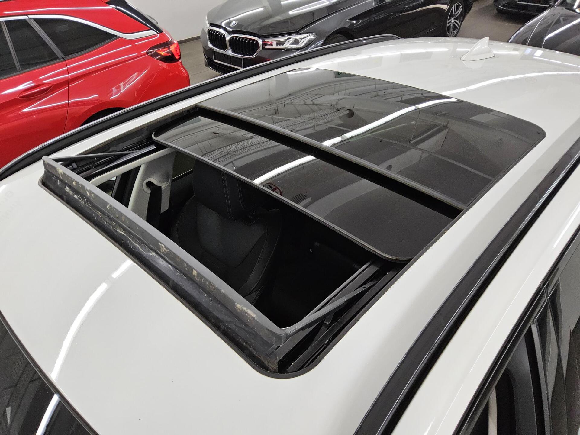 BMW 320dA Touring Sport-Line Navi LED Pano LC-Pro 13