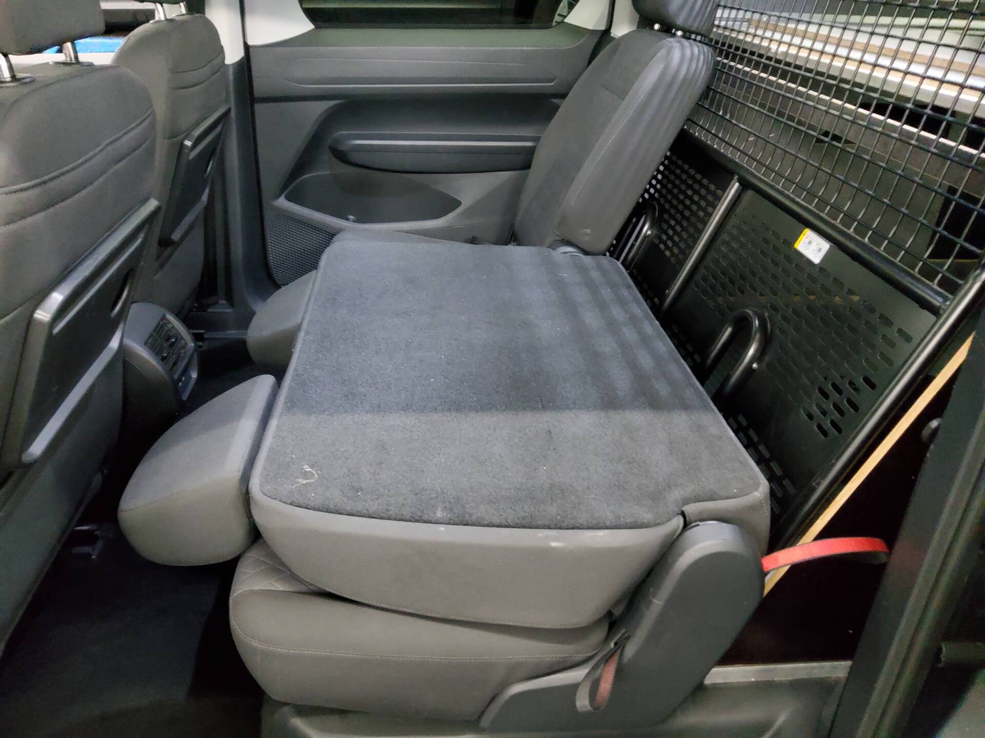 Volkswagen Caddy Maxi 2.0 TDI Life Navi LED AHK Shz PDC ACC 12