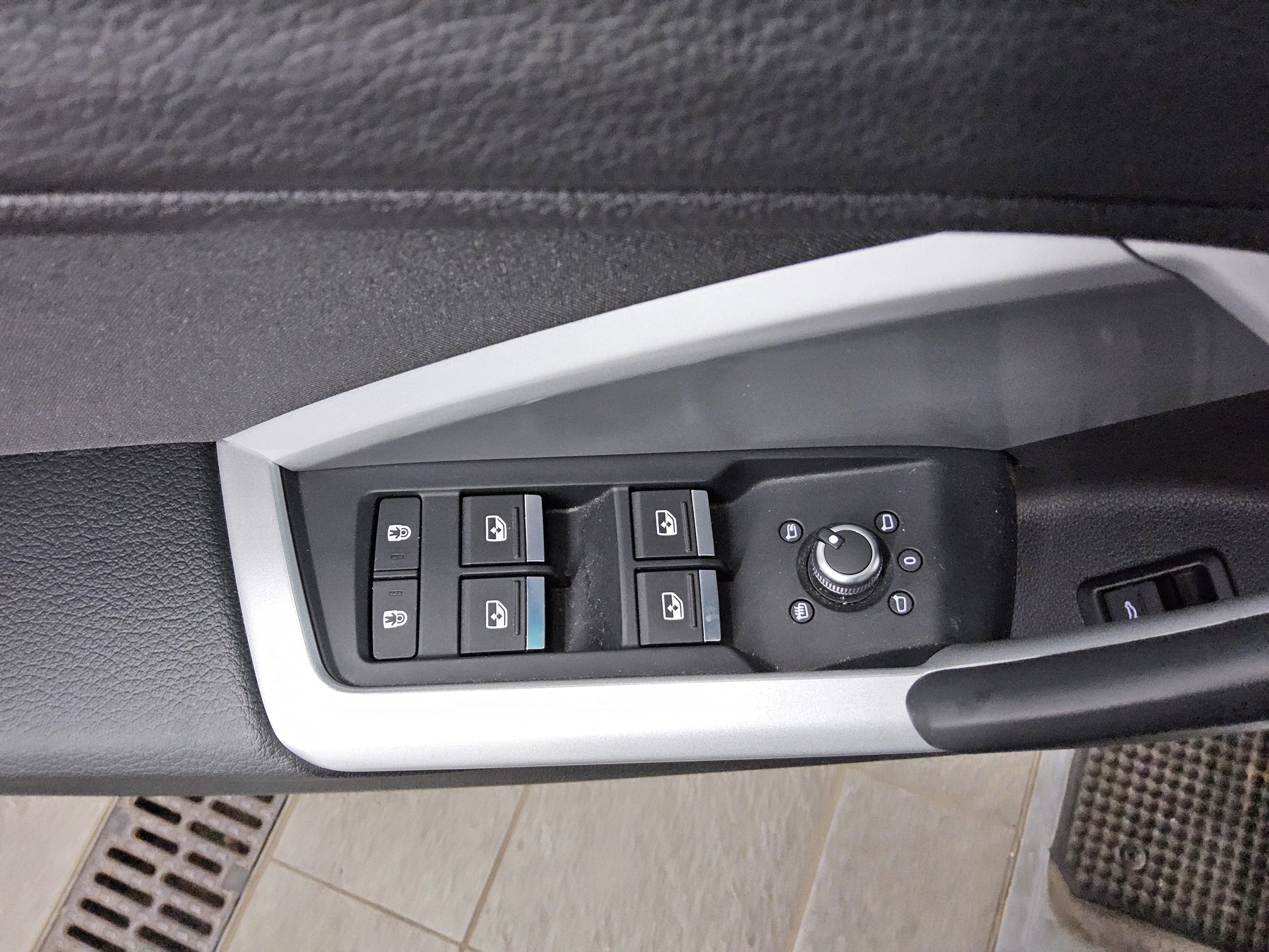 Audi Q3 40 TDI Qu. Navi LED vc RFK Shz 10