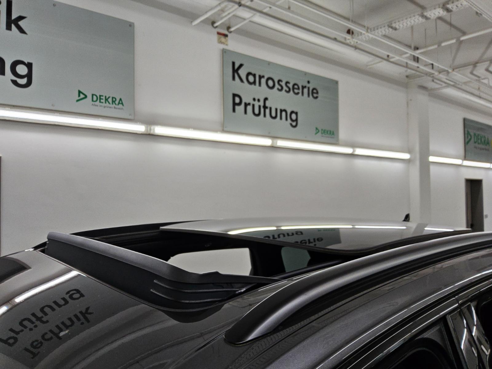 Volkswagen Touareg 3.0 TDI 4M R-Line Luft Pano Matrix AHK 11