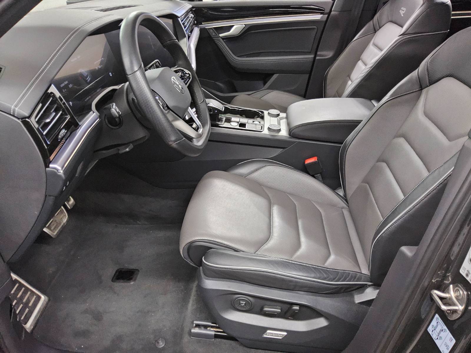 Volkswagen Touareg 3.0 TDI 4M R-Line Luft Pano Matrix AHK 9