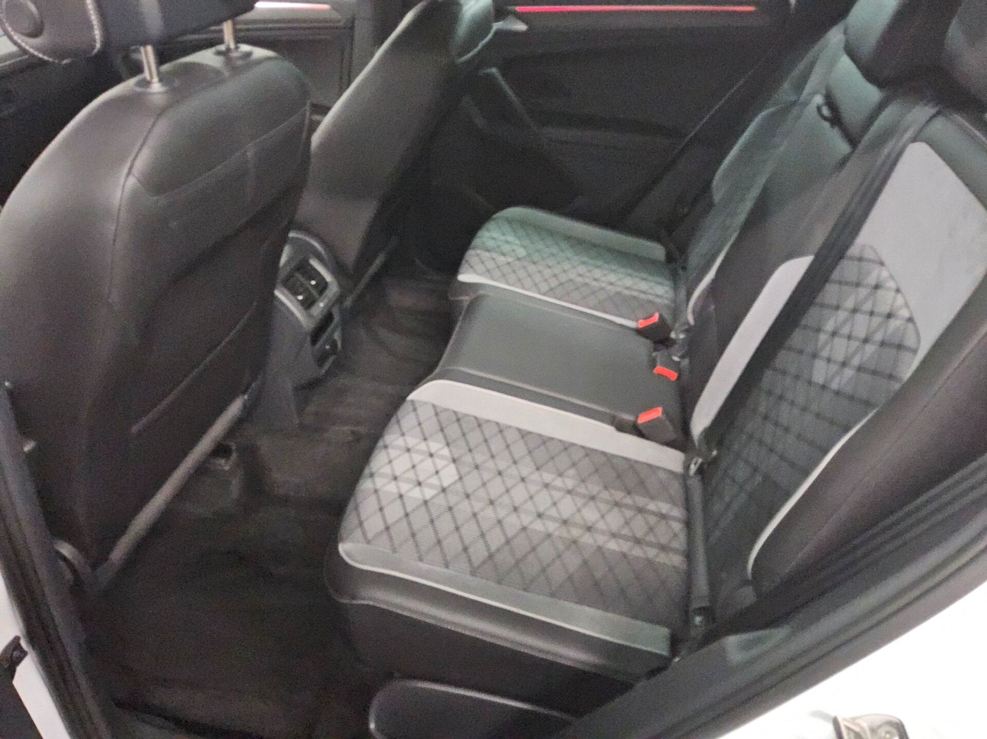 Volkswagen Tiguan 2.0 TDI 4M R-Line Navi Matrix AID 360° 13