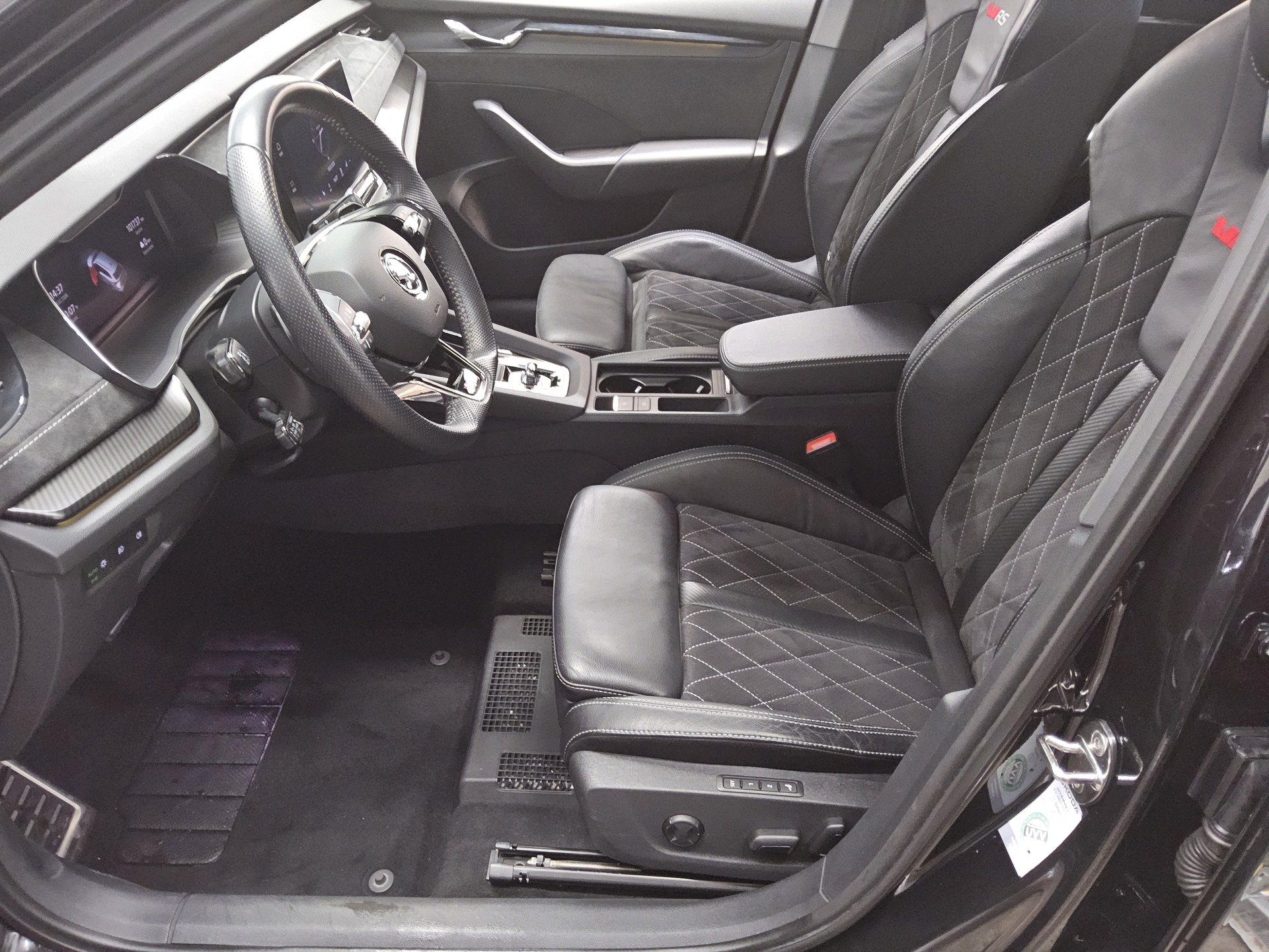 Skoda Octavia Kombi 1.4 TSI iV RS Navi LED HuD Canton 9