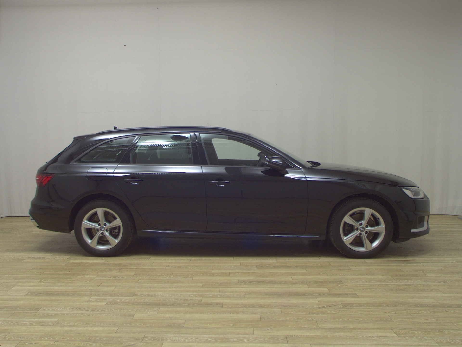 Audi A4 Avant 30 TDI advanced Navi+ LED PDC AHK