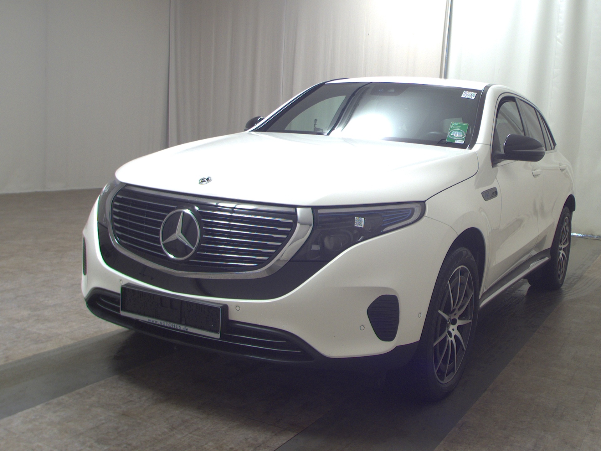 Mercedes-Benz EQC 400 4M Leder Navi LED Sound RfK Ambiente 2