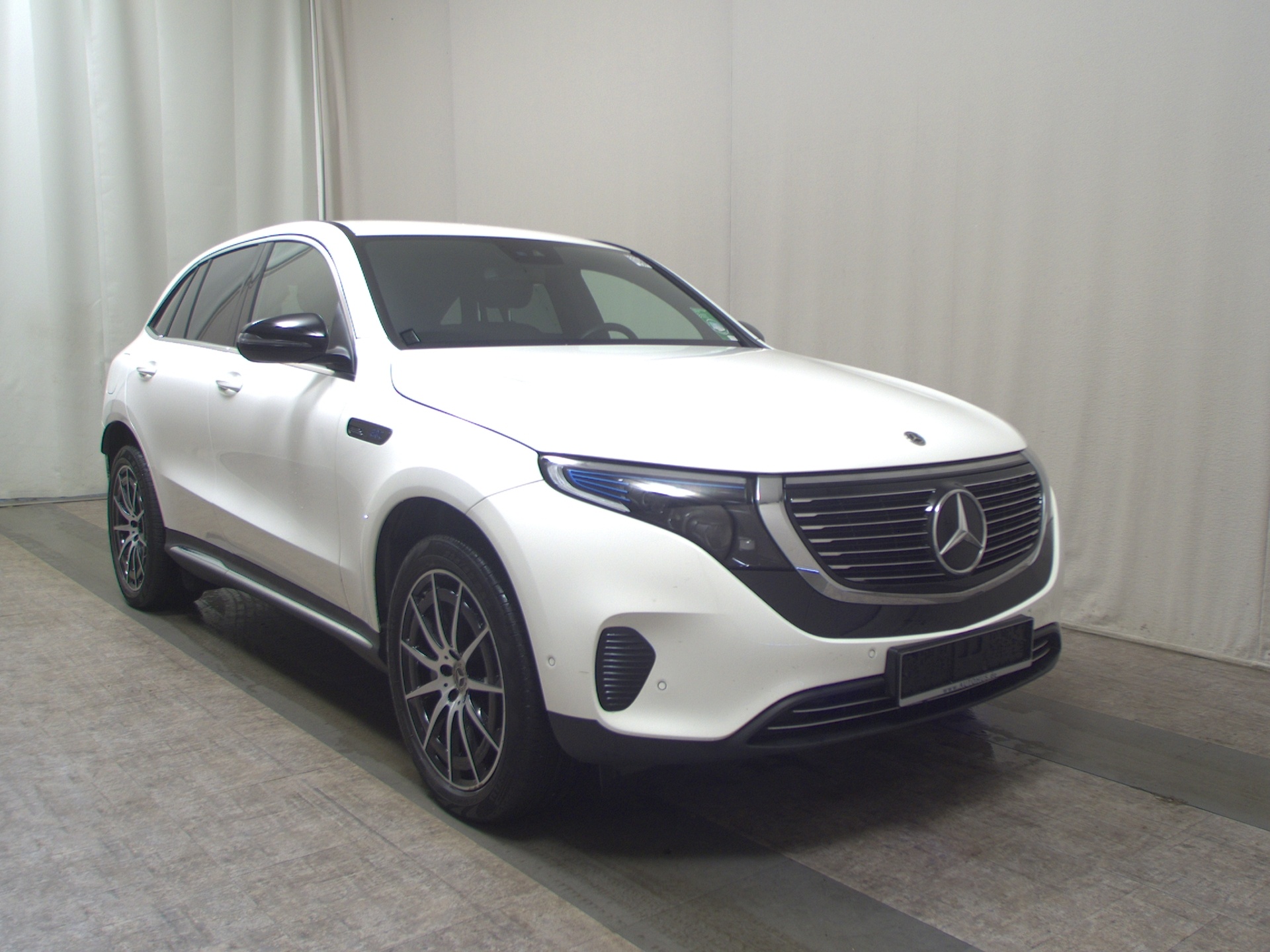 Mercedes-Benz EQC 400 4M Leder Navi LED Sound RfK Ambiente 3