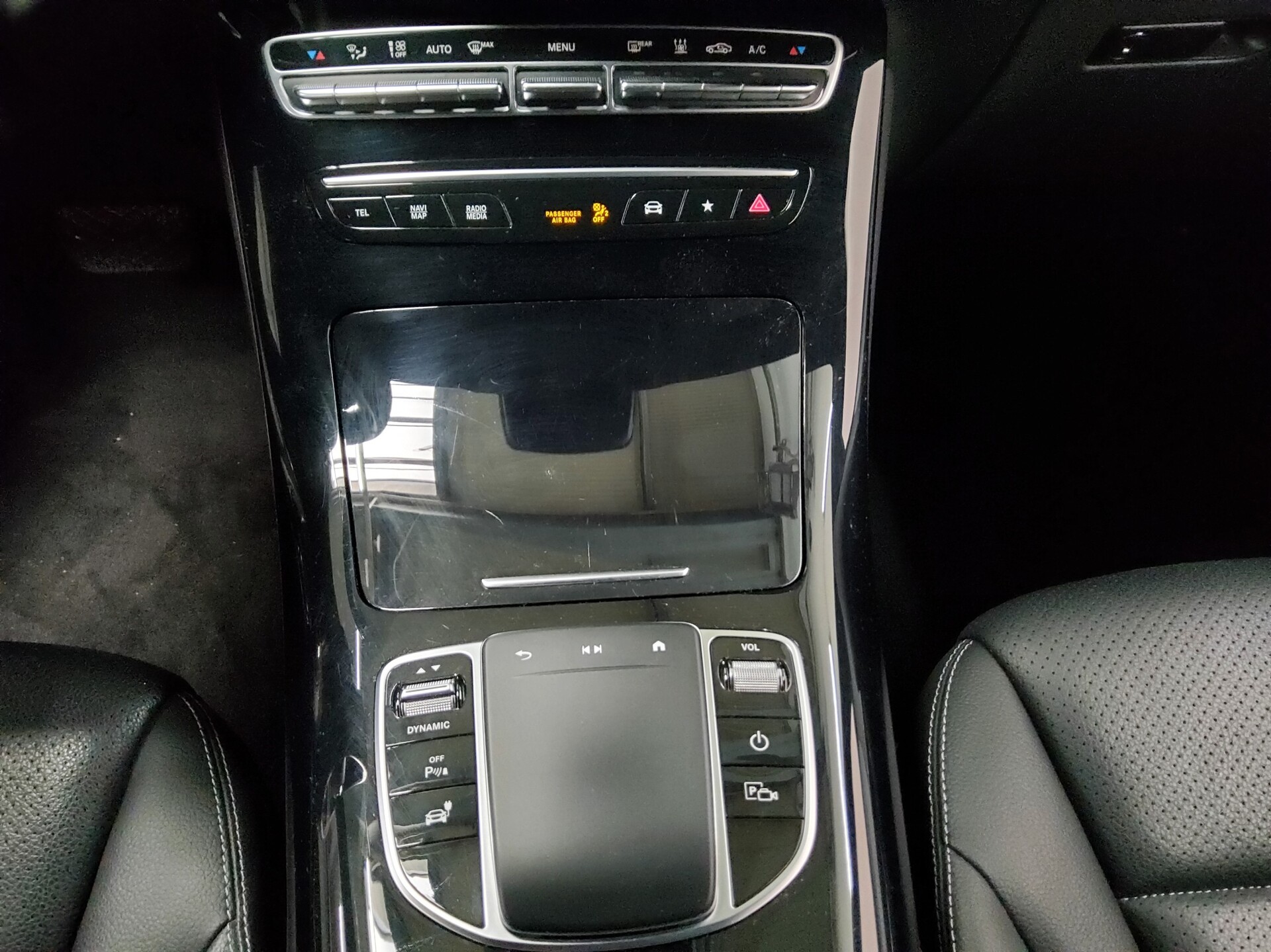 Mercedes-Benz EQC 400 4M Leder Navi LED Sound RfK Ambiente 6