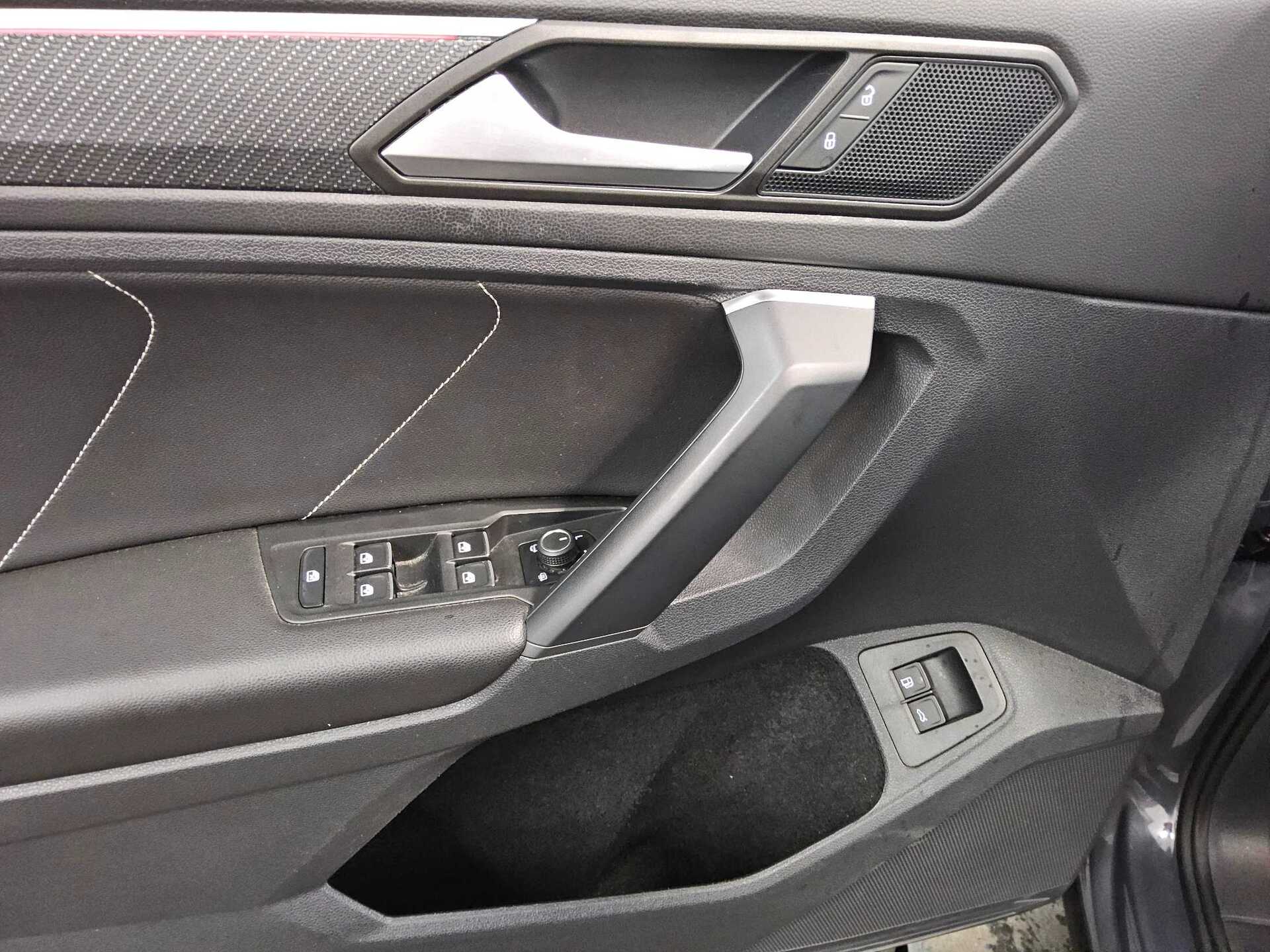 Volkswagen Tiguan 1.4 TSI eHybrid R-Line Black Pano Matrix 10