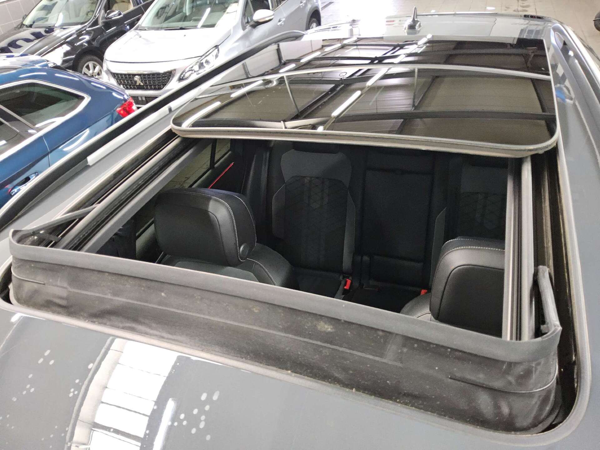 Volkswagen Tiguan 1.4 TSI eHybrid R-Line Black Pano Matrix 12