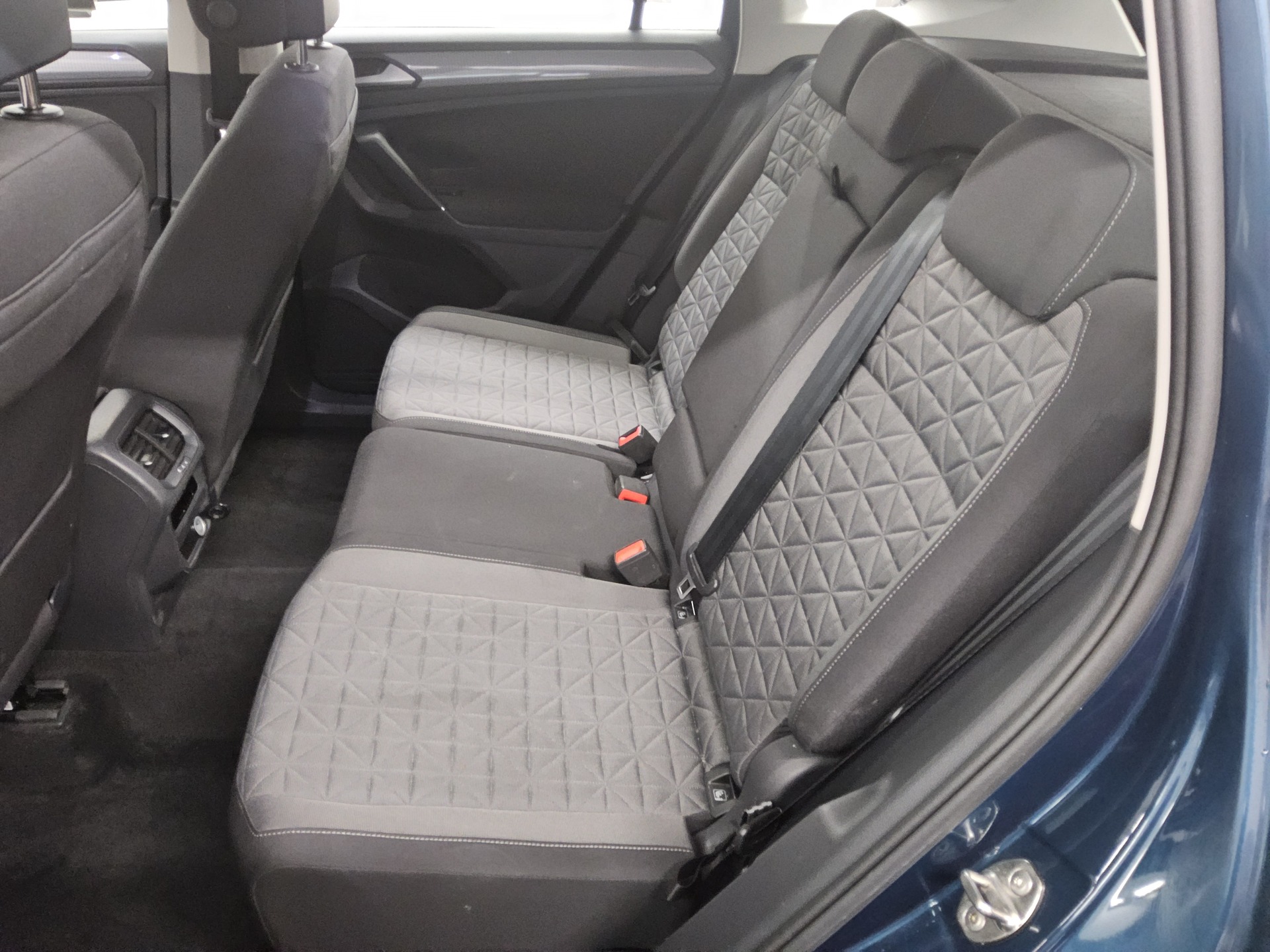 Volkswagen Tiguan 2.0 TDI Life Navi LED Shz PDC ACC 12