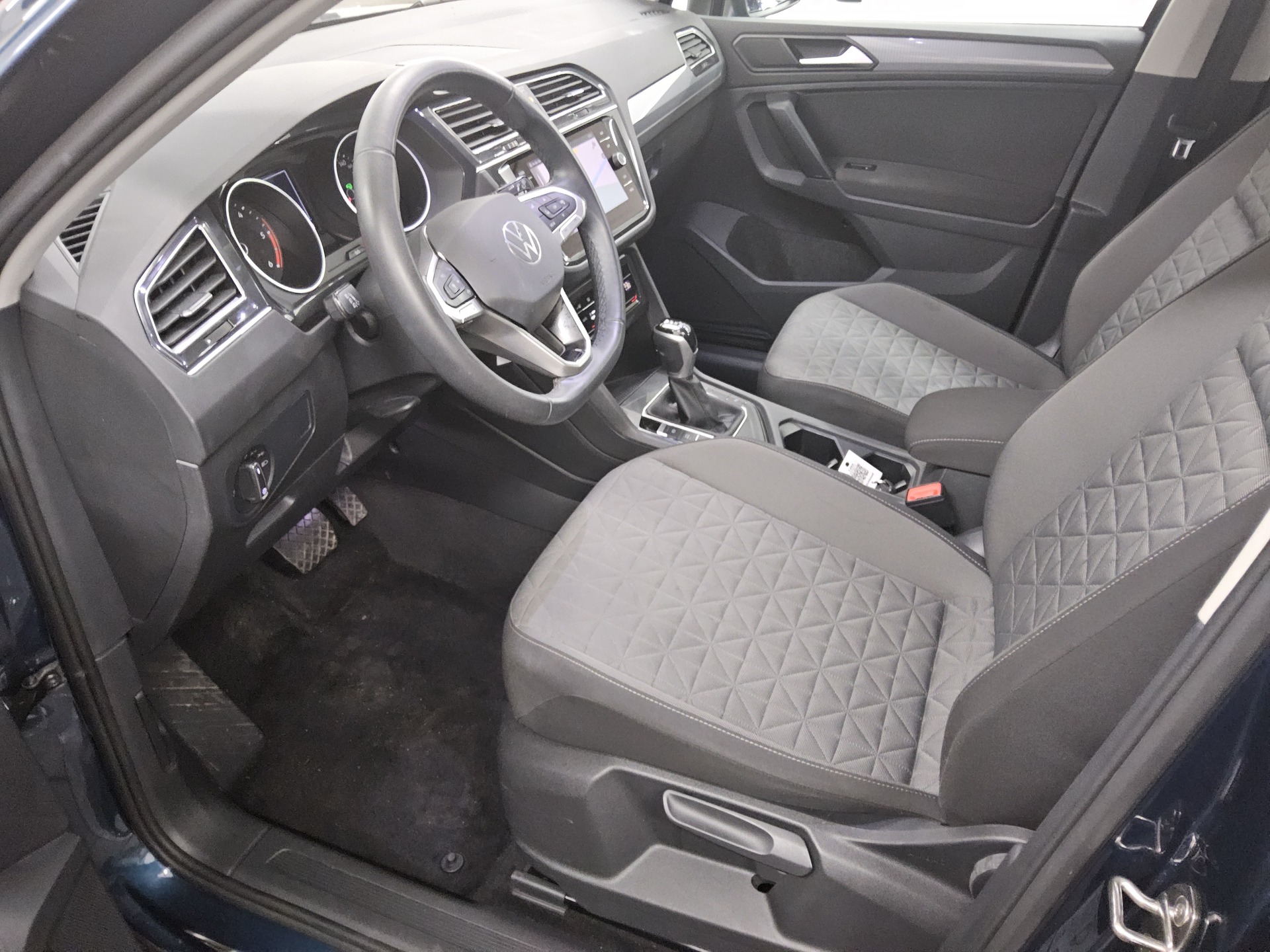 Volkswagen Tiguan 2.0 TDI Life Navi LED Shz PDC ACC 8