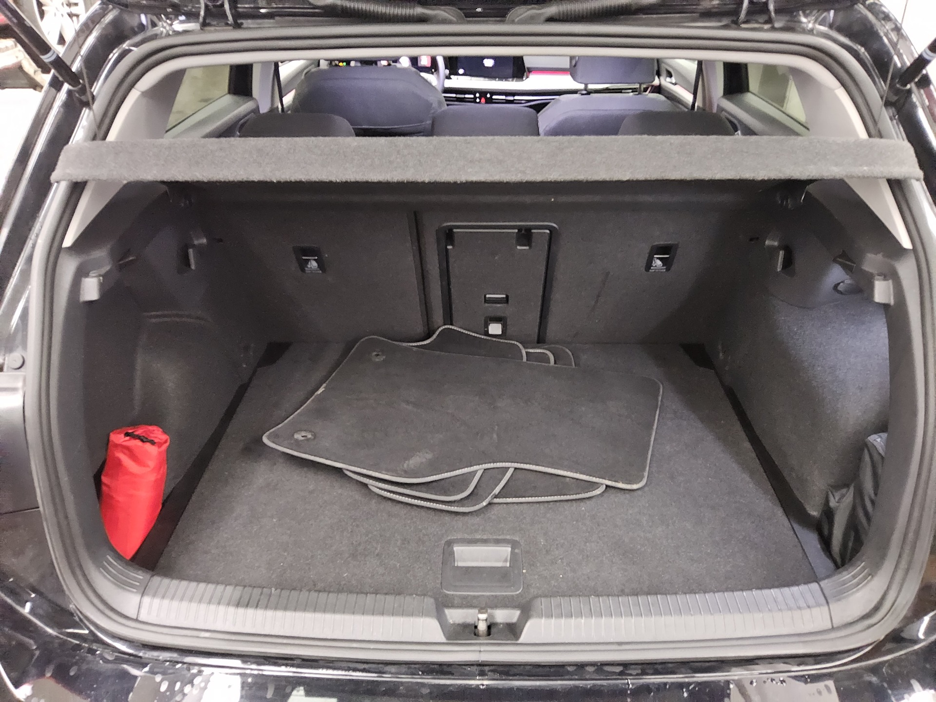 Volkswagen Golf-8 2.0 TDI Life Navi SHZ RfK 12