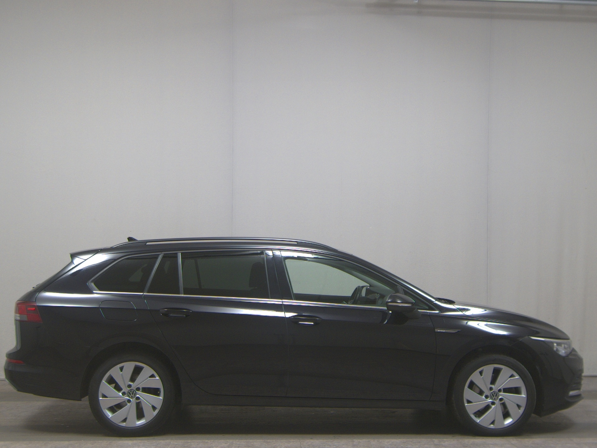 Volkswagen Golf-8 Var. 2.0 TDI Style Navi LED+ DC AHK