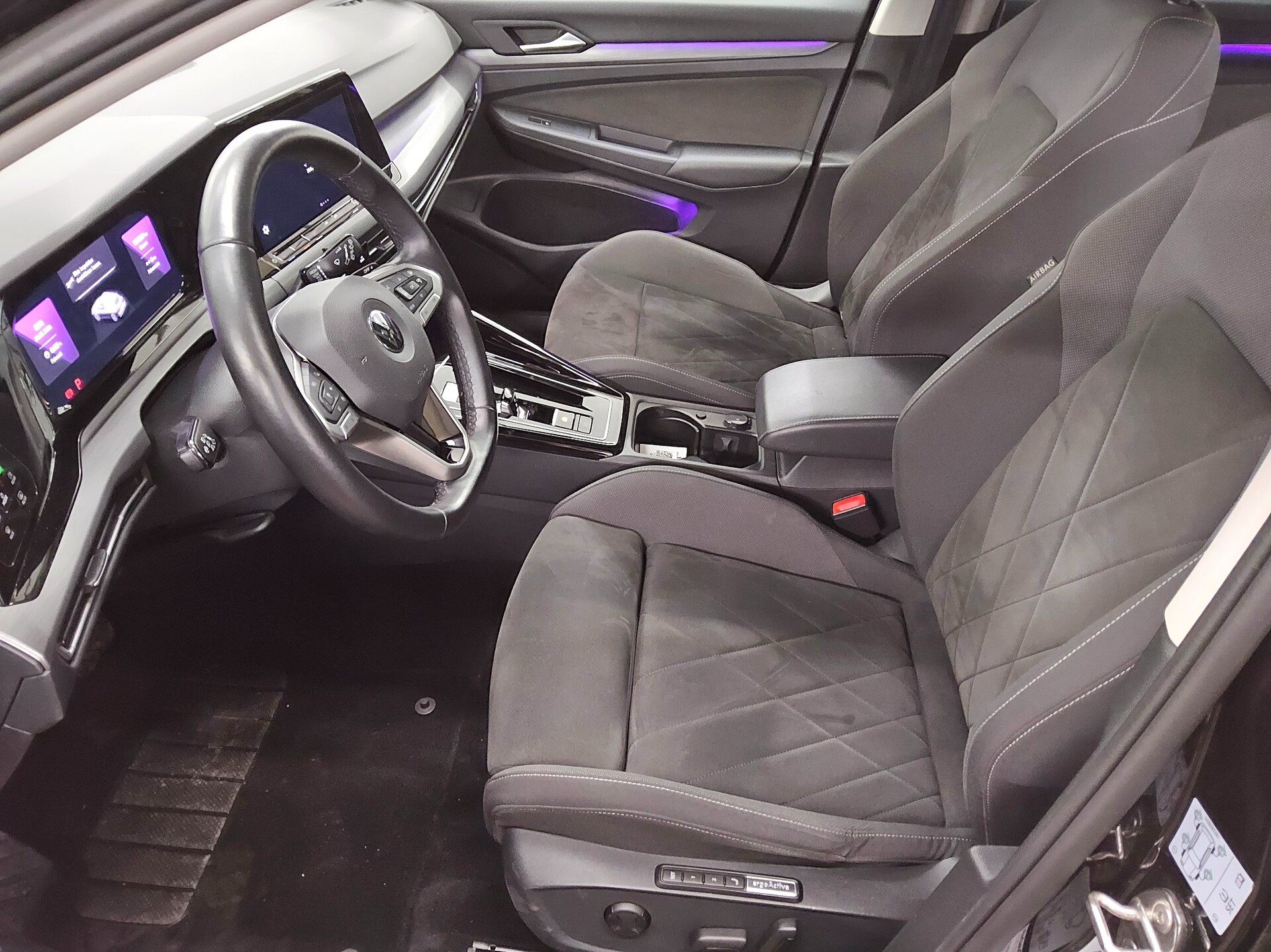 Volkswagen Golf-8 Var. 2.0 TDI Style Navi LED+ DC AHK 9