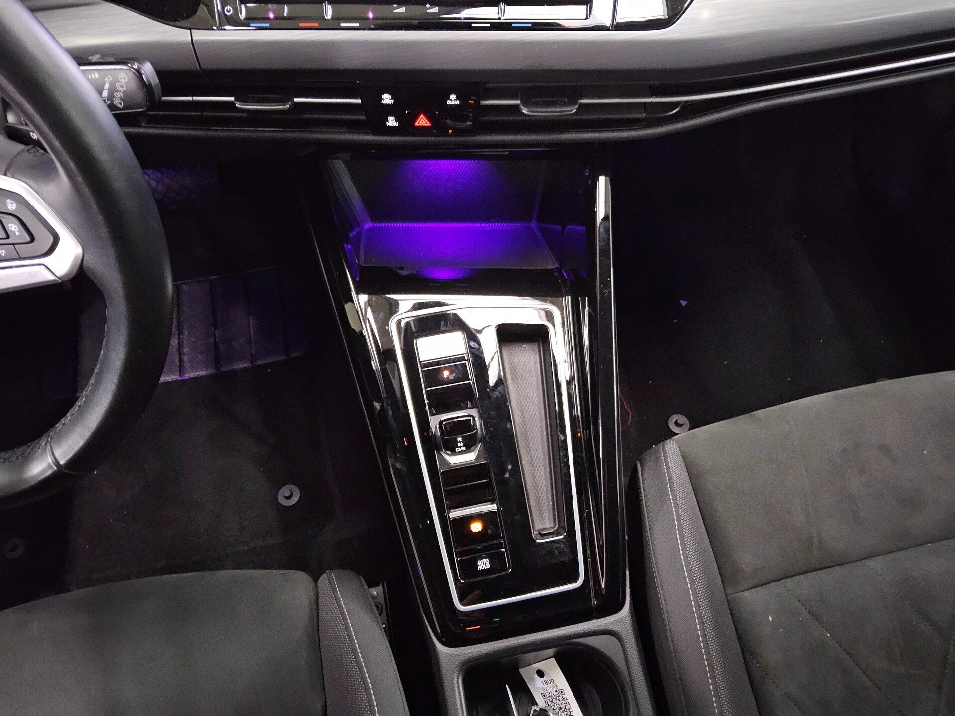 Volkswagen Golf-8 Var. 2.0 TDI Style Navi LED+ DC AHK 6