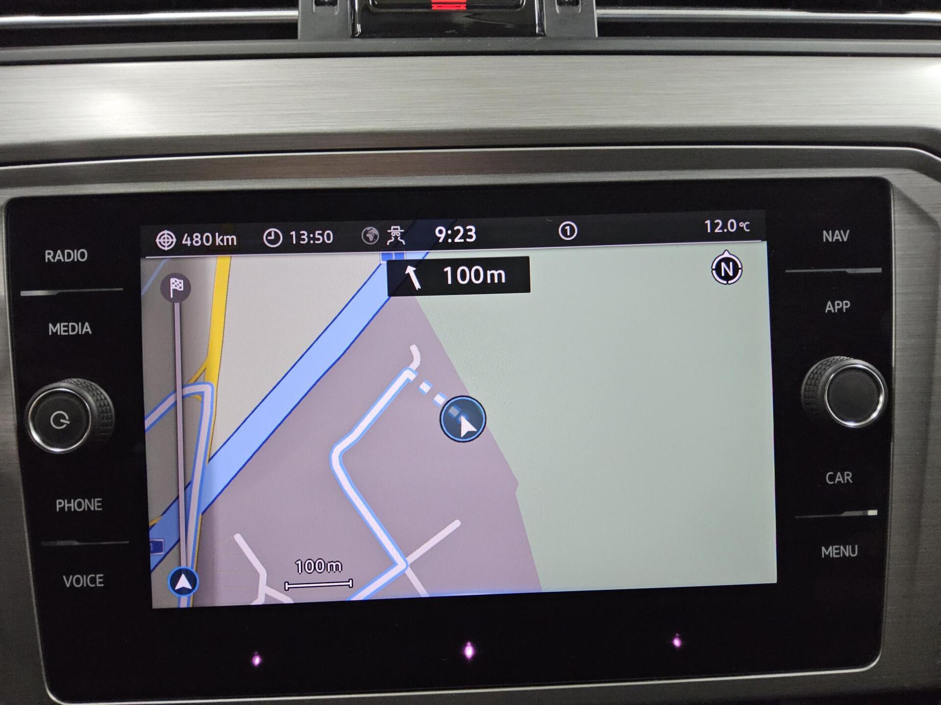 Volkswagen Passat Var. 2.0 TDI Navi LED PDC 7