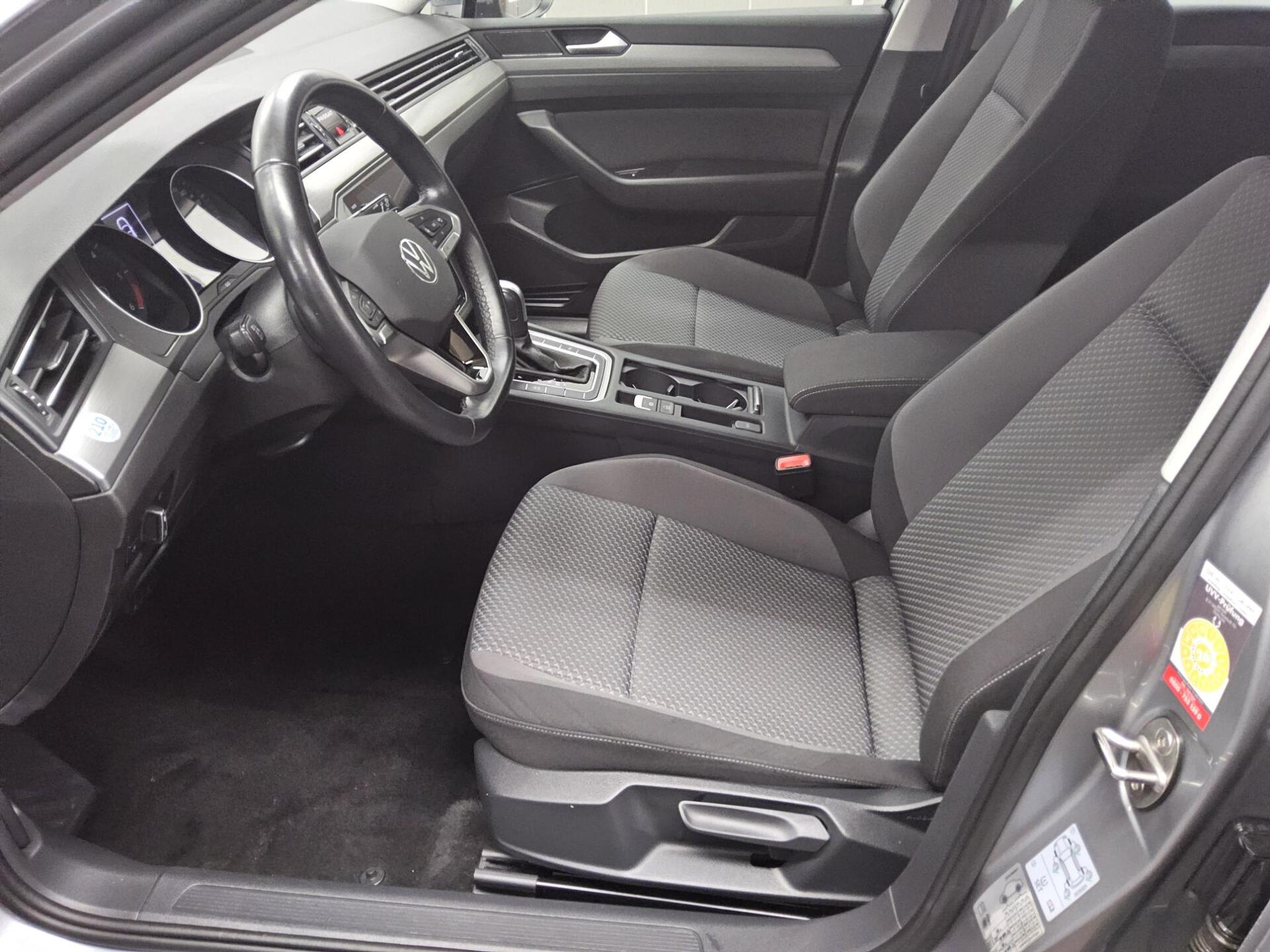 Volkswagen Passat Var. 2.0 TDI Navi LED PDC 8