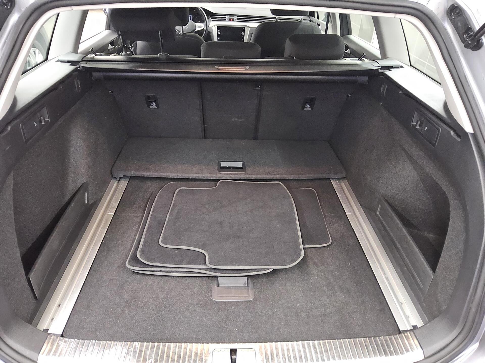 Volkswagen Passat Var. 2.0 TDI Navi LED PDC 11