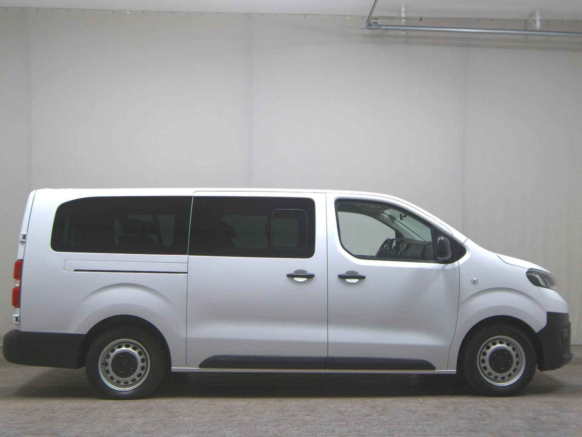 Toyota Proace 2.0 D-4D 9-Sitzer Klima Bluetooth