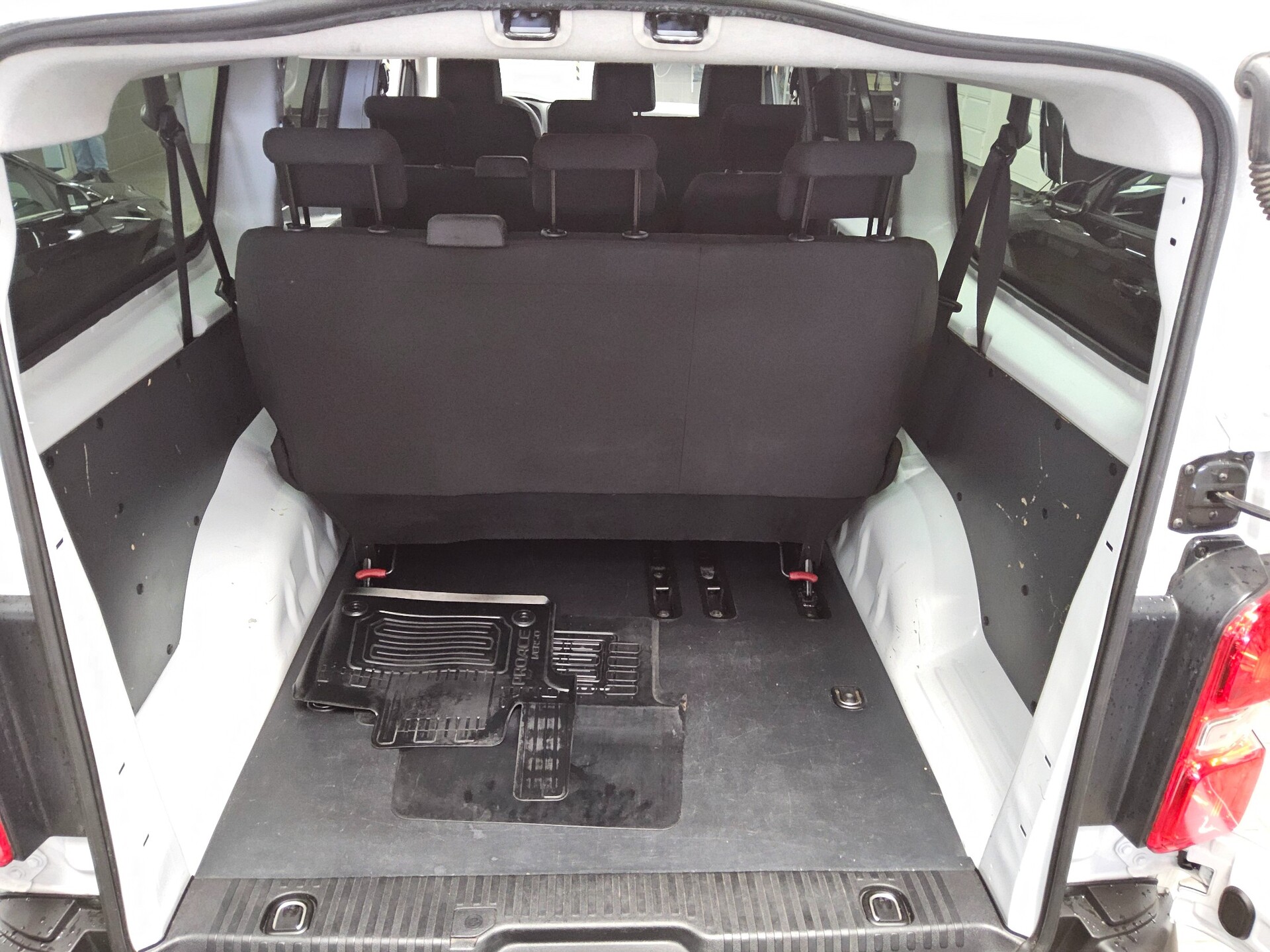 Toyota Proace 2.0 D-4D 9-Sitzer Klima Bluetooth 11