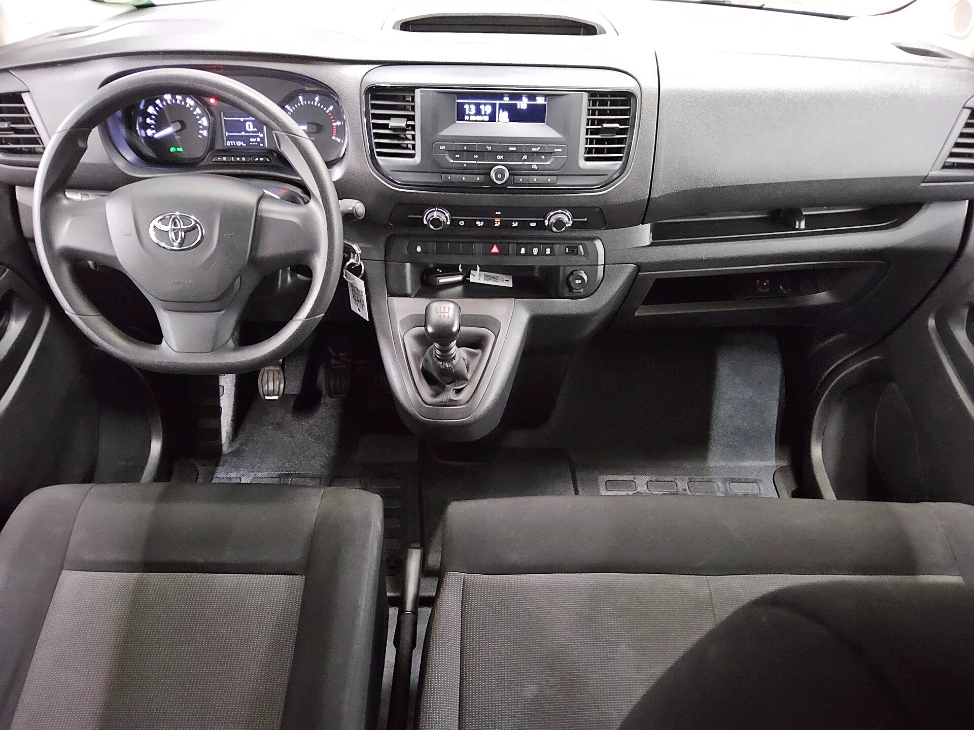 Toyota Proace 2.0 D-4D 9-Sitzer Klima Bluetooth 5